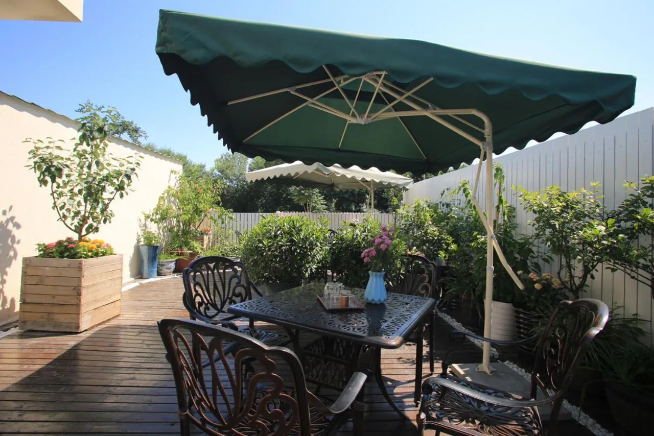 Balcony/Terrace in Xingshe Alley Courtyard Hotel Beijing Wangfujing Forbidden City Branch - Breakfast included & English speaking reception & Free WiFi and Laundry room & Hutong Culture & Cat-keeping & Flower-growing Terrace & One day tour service & Free coffee