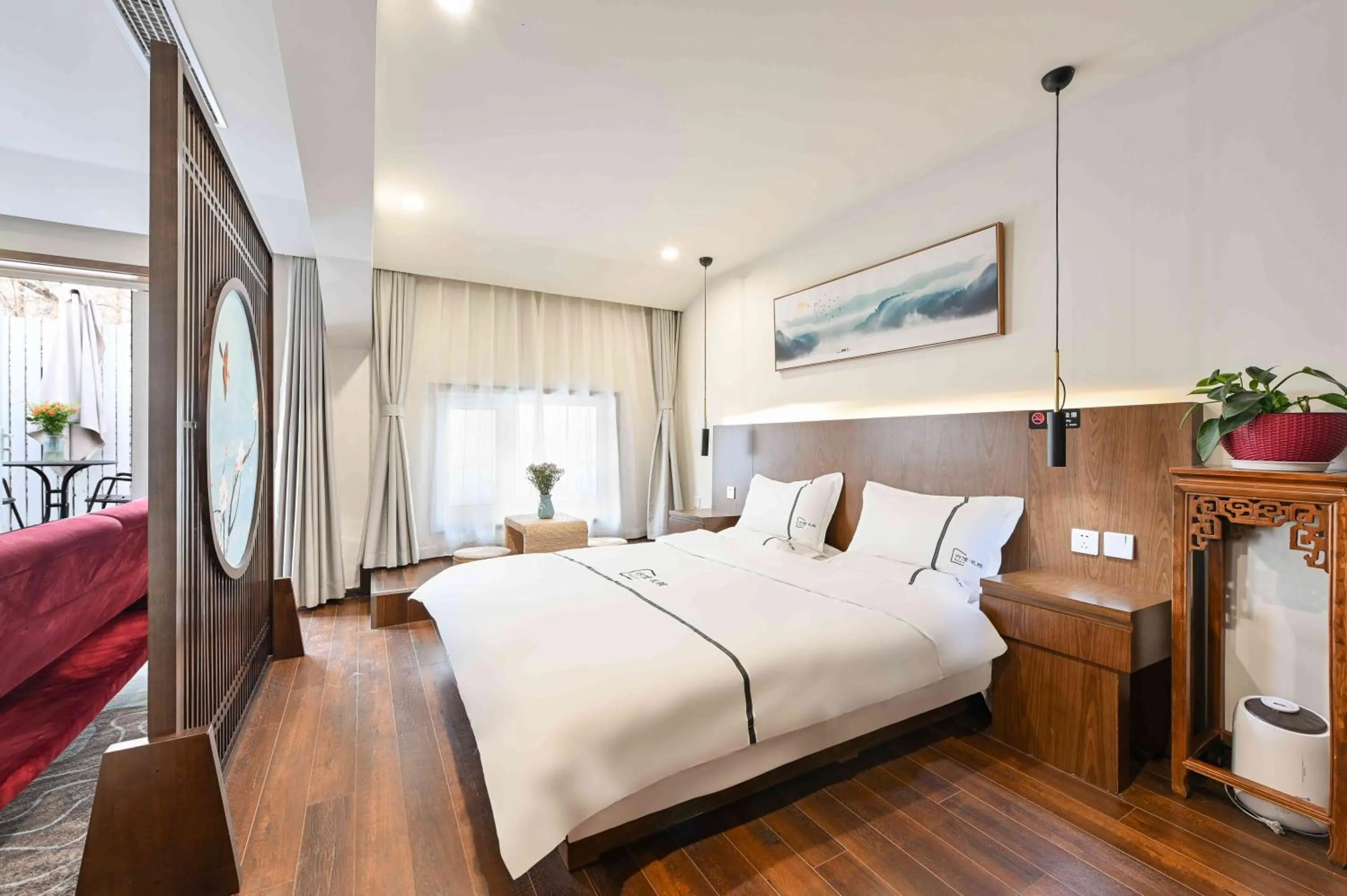 Bed in Xingshe Alley Courtyard Hotel Beijing Wangfujing Forbidden City Branch - Breakfast included & English speaking reception & Free WiFi and Laundry room & Hutong Culture & Cat-keeping & Flower-growing Terrace & One day tour service & Free coffee