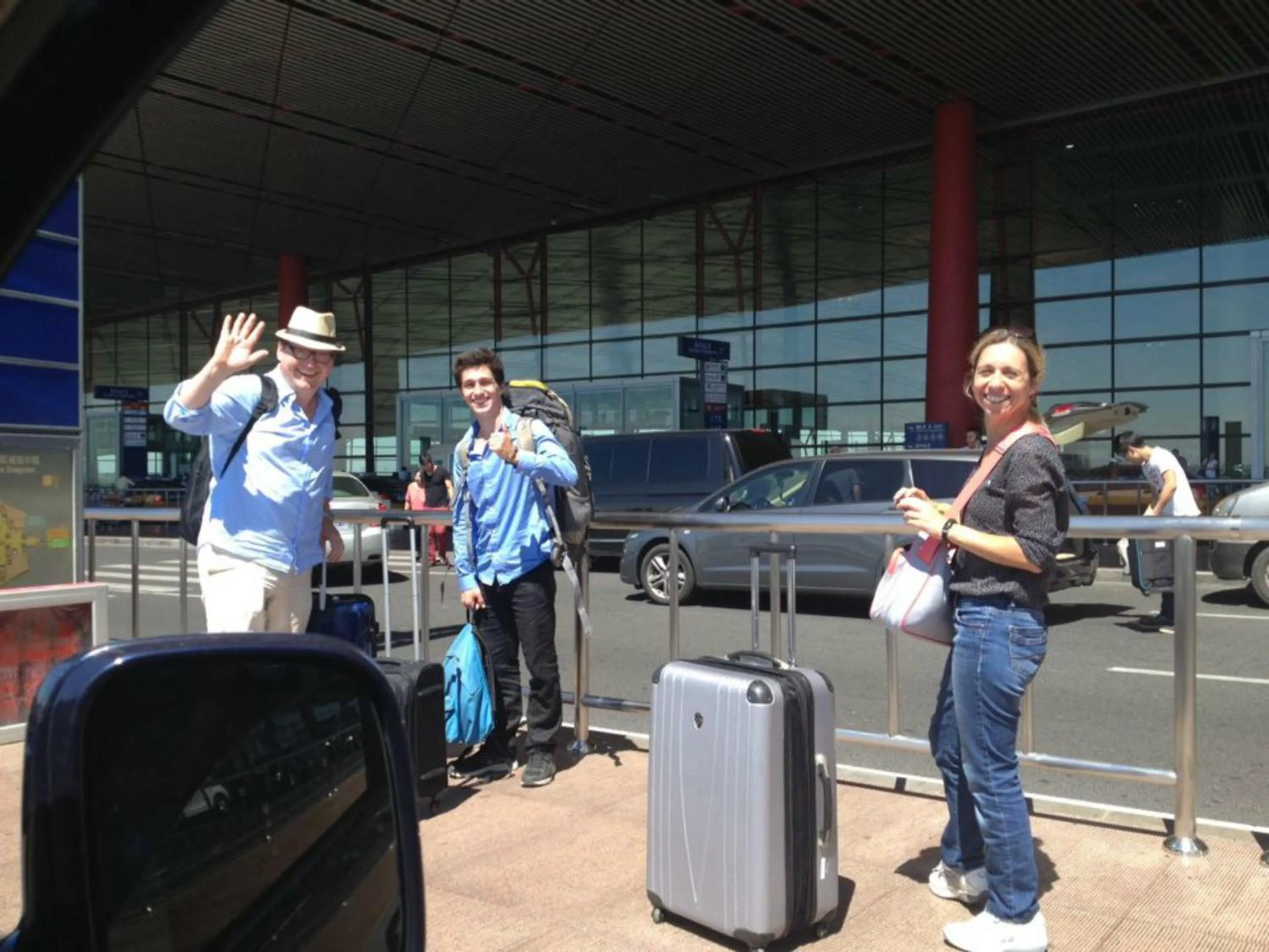 Day in Xingshe Alley Courtyard Hotel Beijing Wangfujing Forbidden City Branch - Breakfast included & English speaking reception & Free WiFi and Laundry room & Hutong Culture & Cat-keeping & Flower-growing Terrace & One day tour service & Free coffee