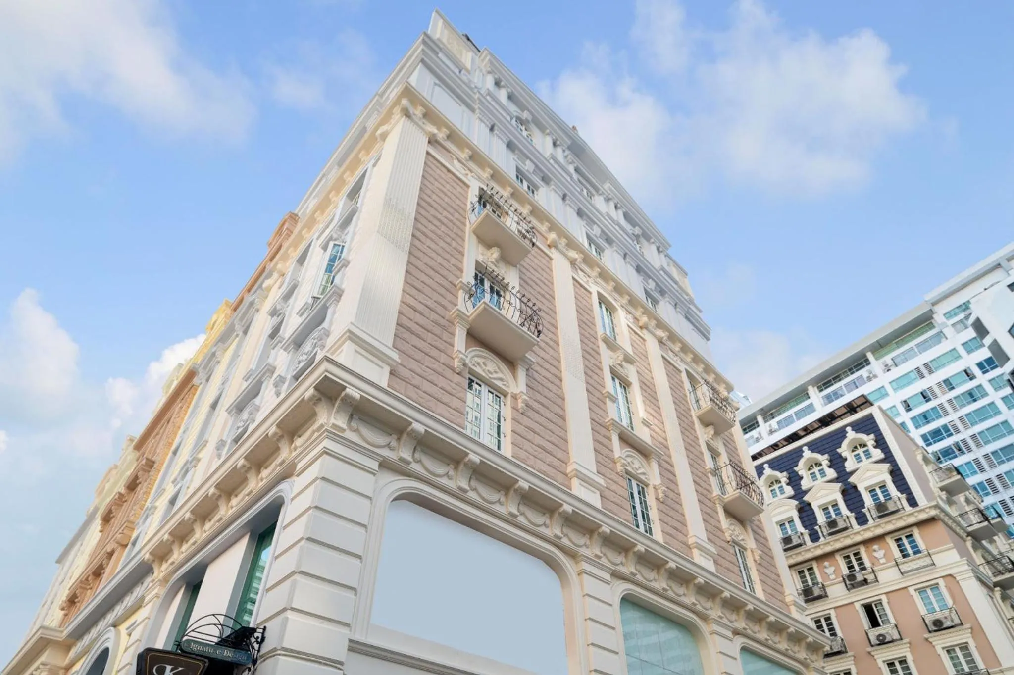 Property building in Kingston Suites Bangkok