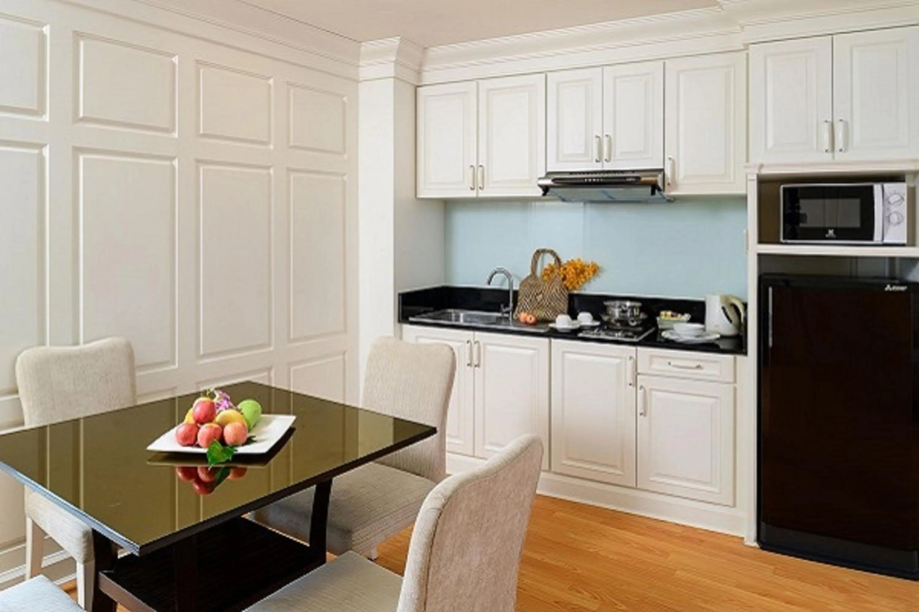 Kitchen or kitchenette in Kingston Suites Bangkok