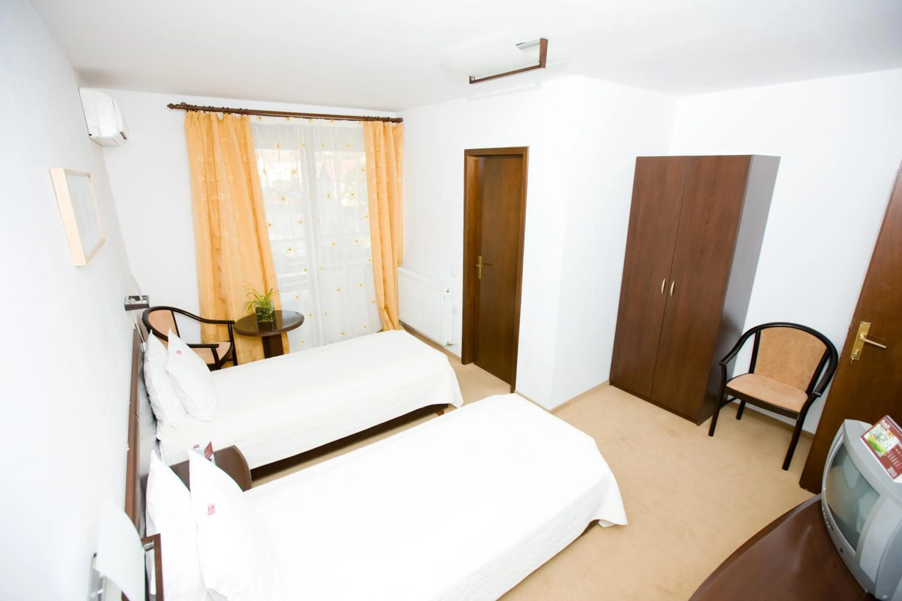 Photo of the whole room, Bed in Rubin