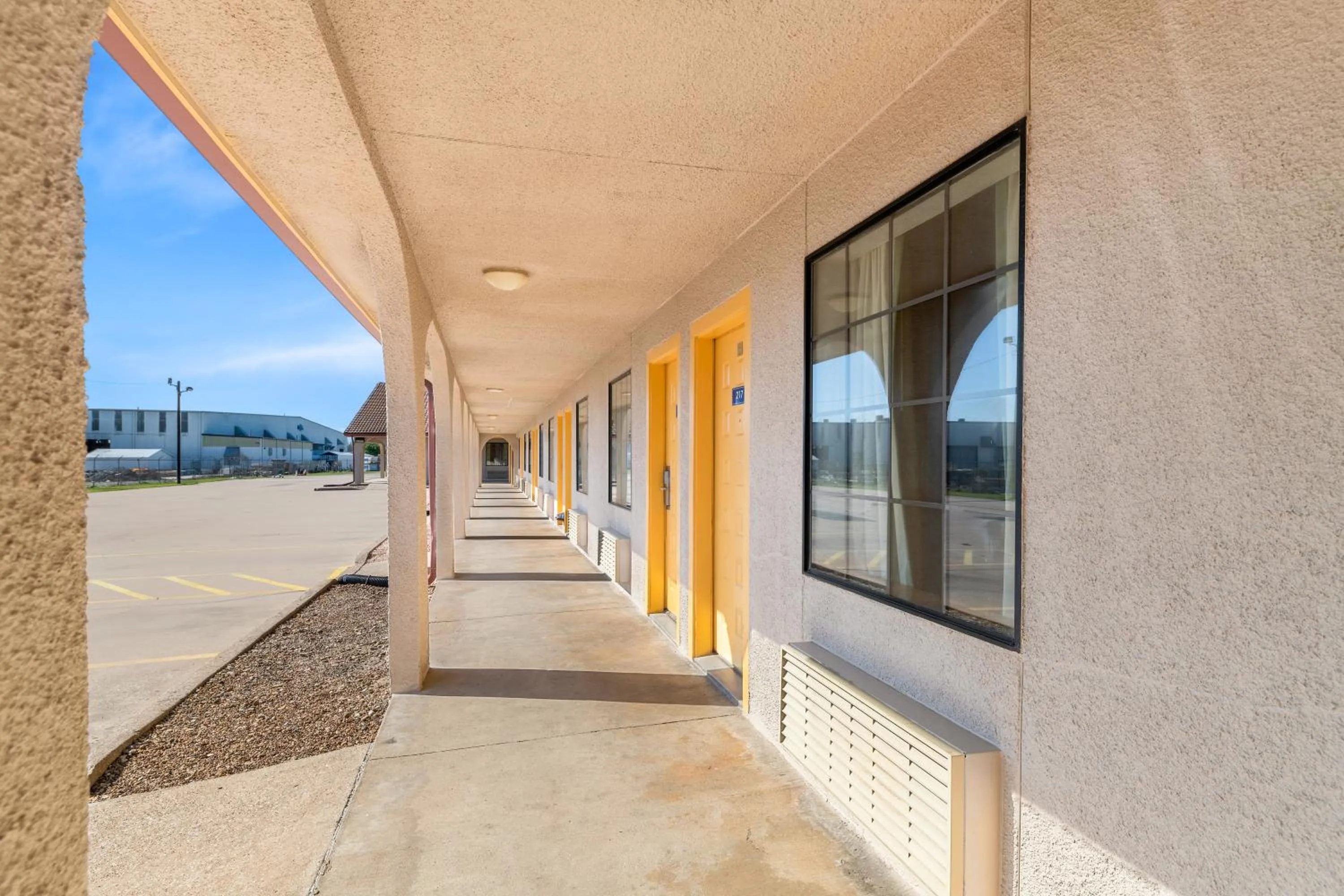 Day in Americas Best Value Inn Bonham