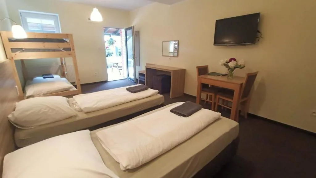 TV and multimedia, Bed in Folwark Na Półwyspie