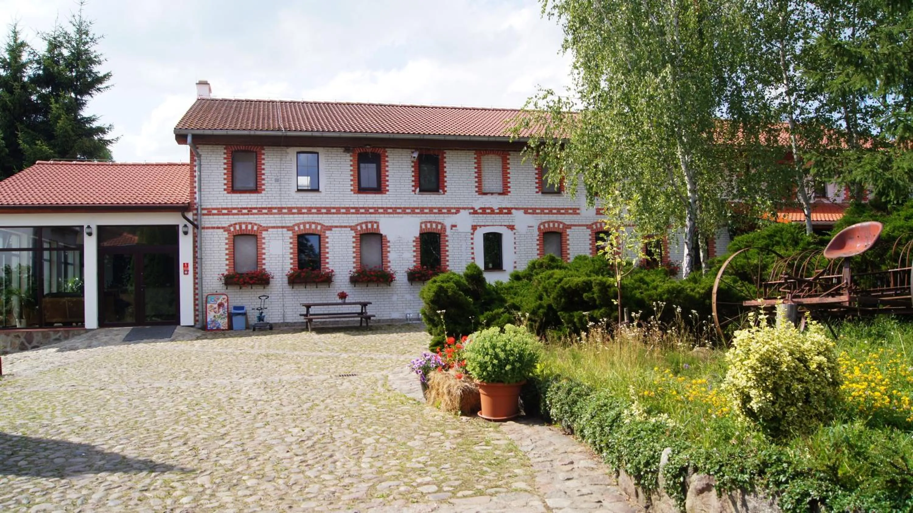 Facade/entrance in Folwark Na Półwyspie