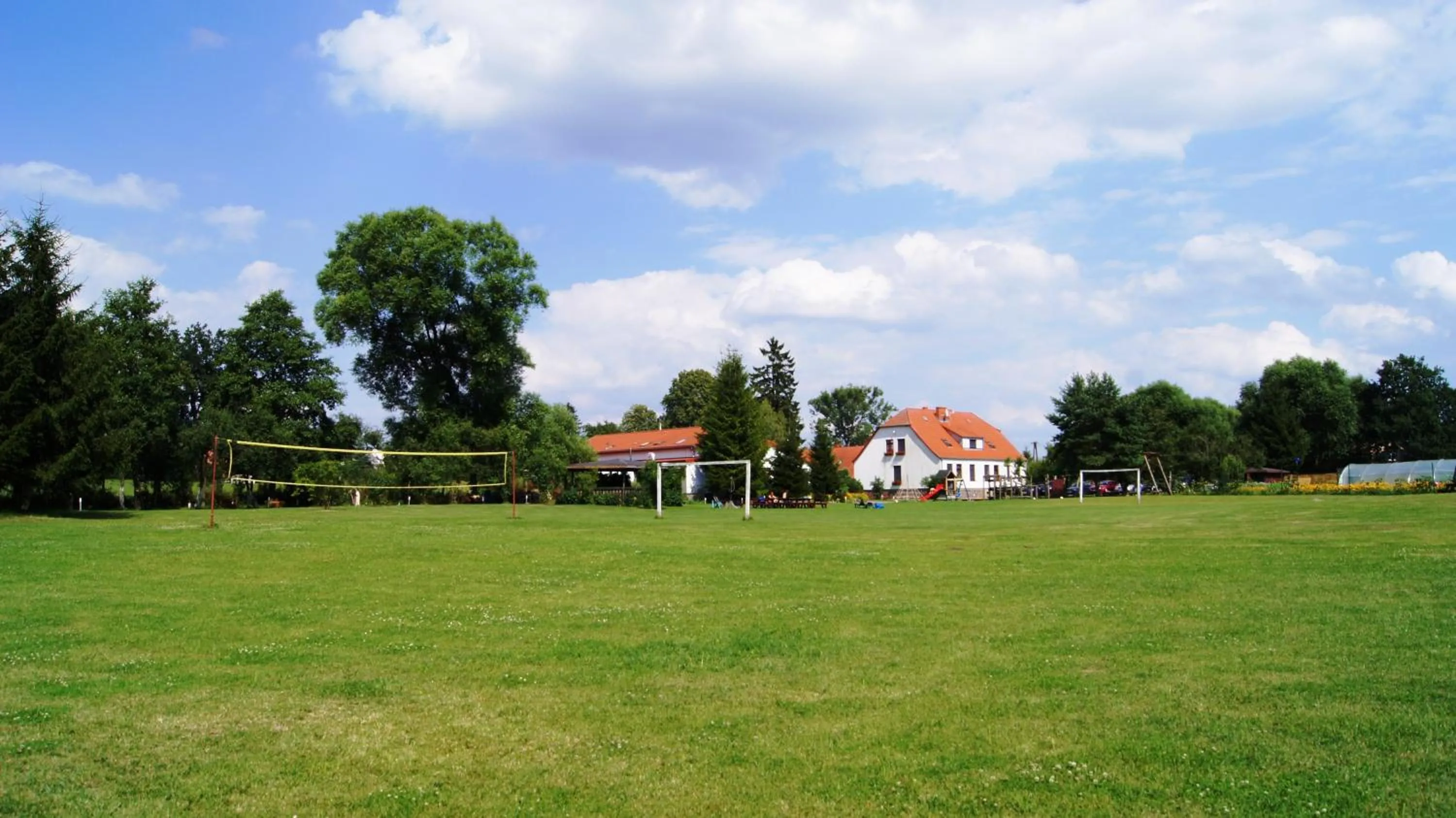 Area and facilities in Folwark Na Półwyspie
