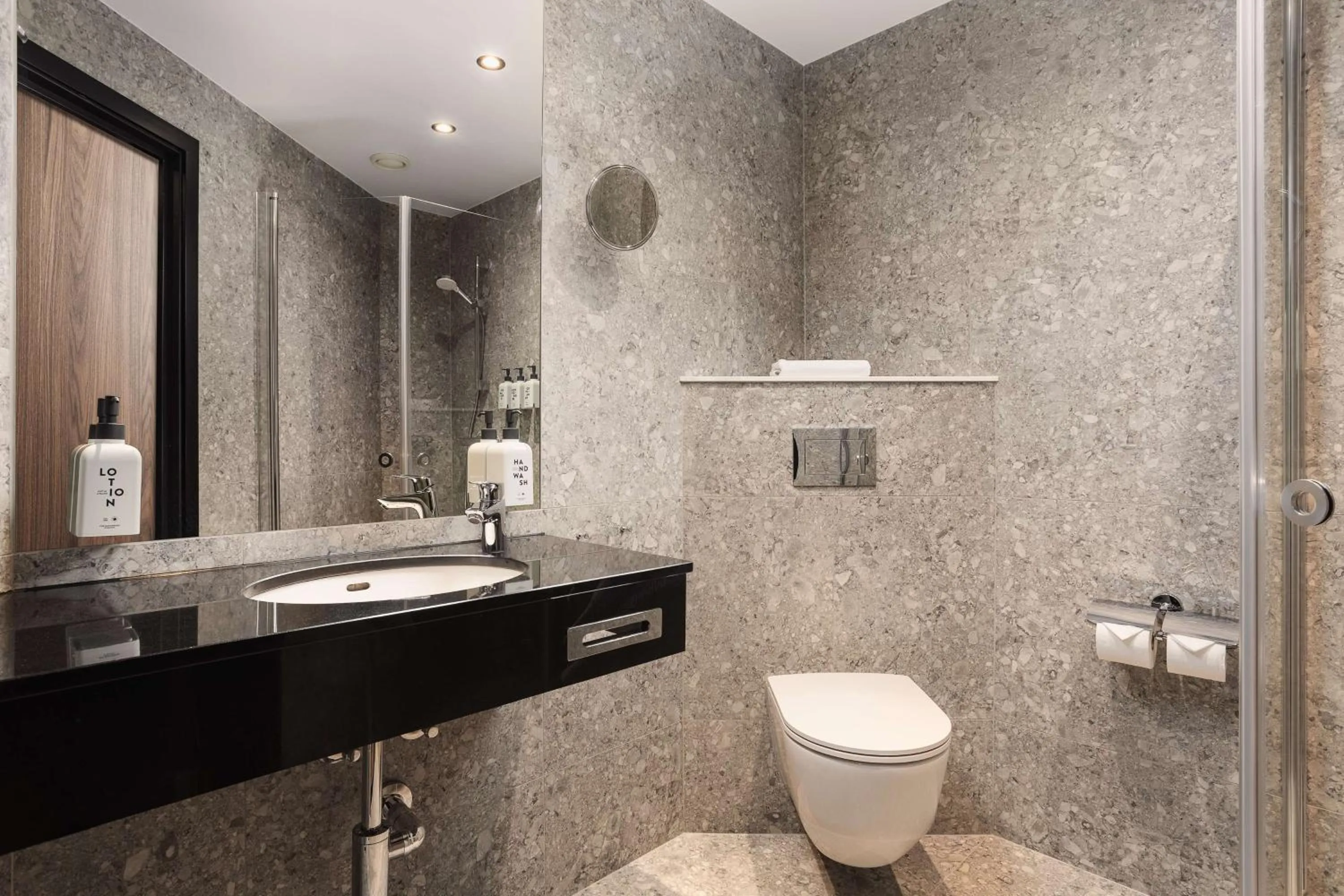 Bathroom in Scandic Holberg