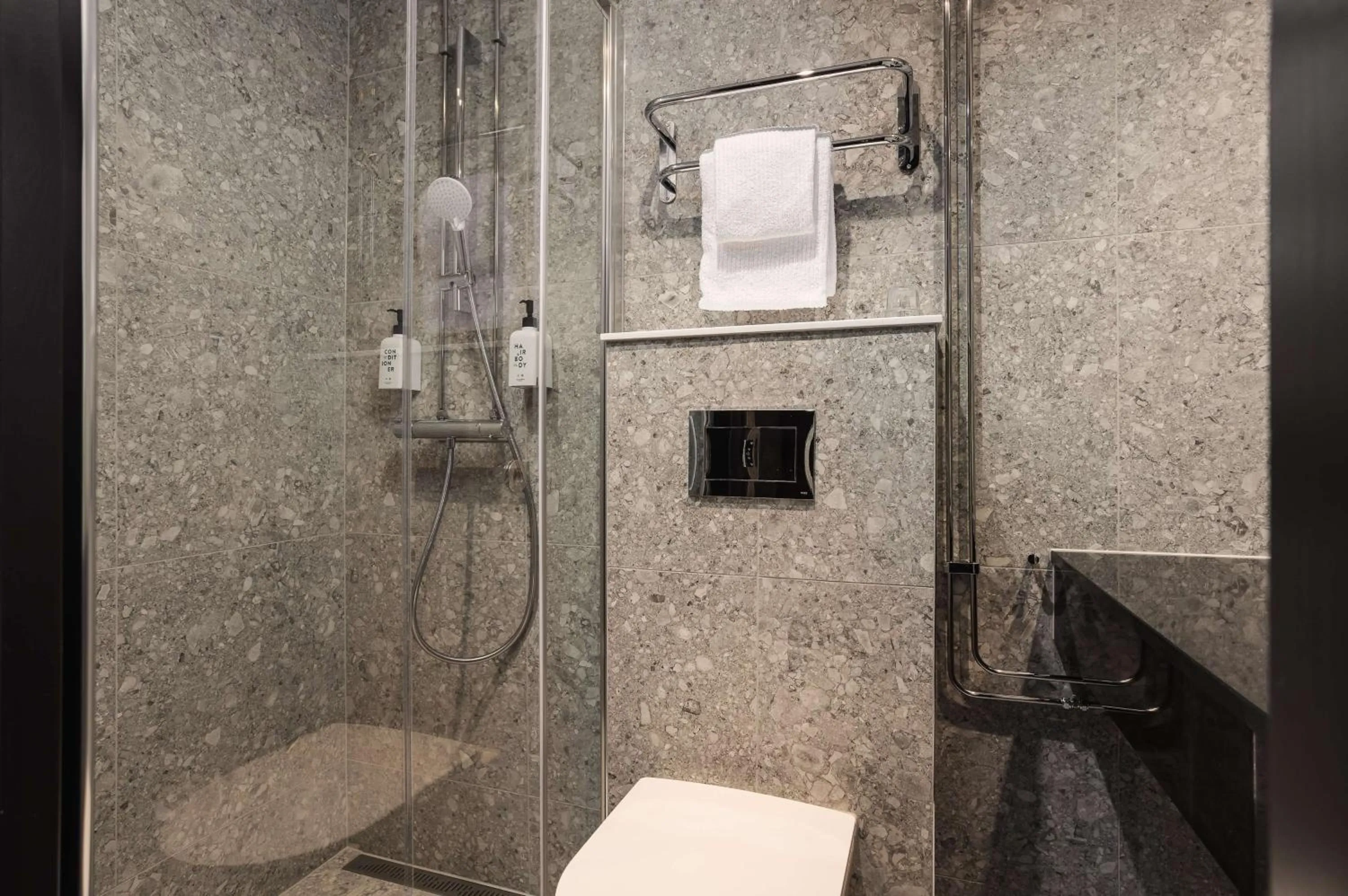 Bathroom in Scandic Holberg