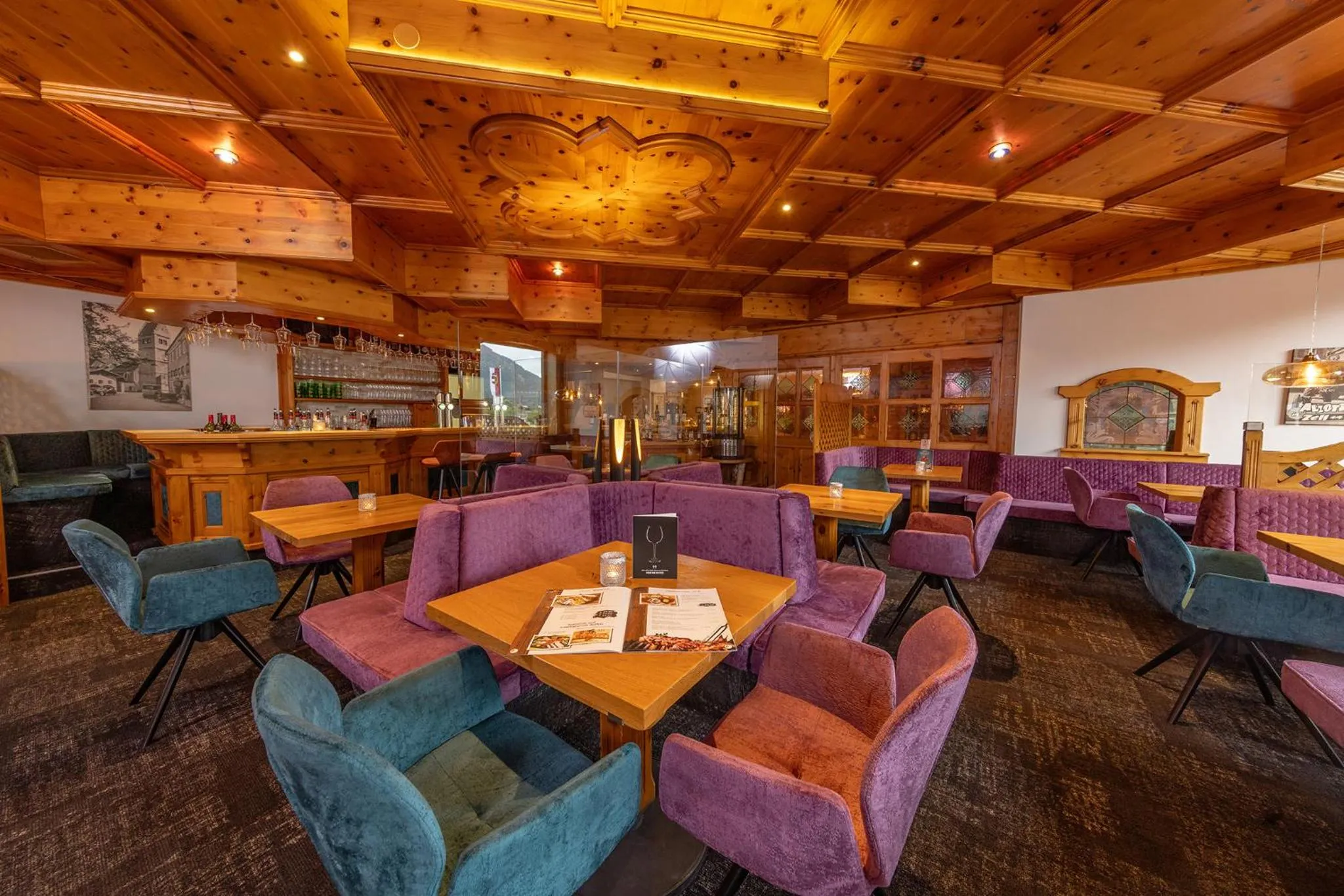 Restaurant/places to eat in Hotel Victoria