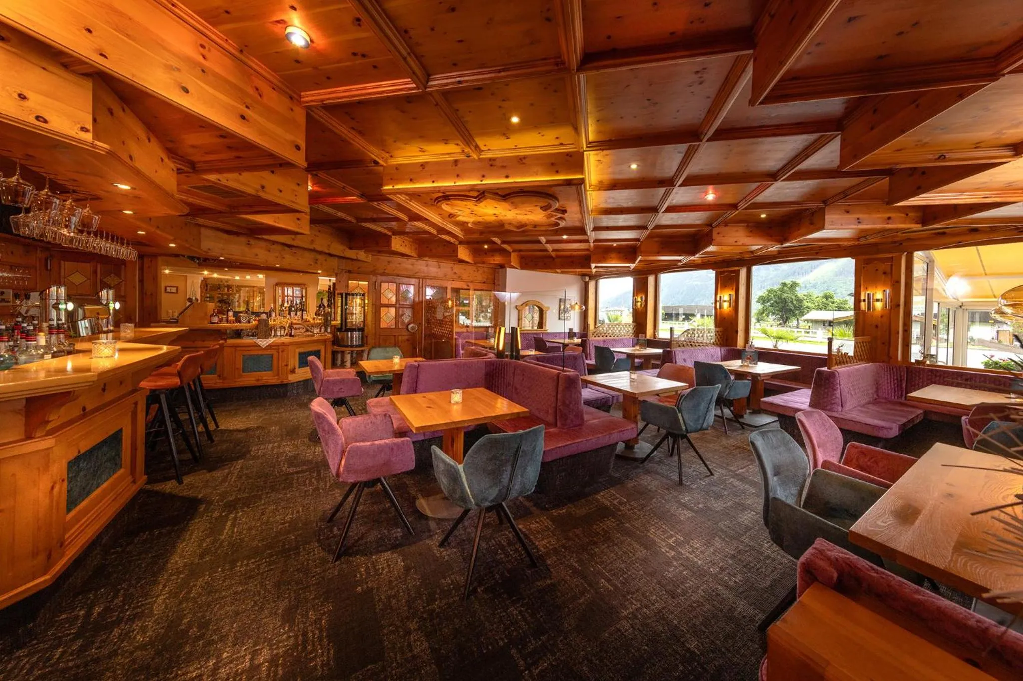 Restaurant/places to eat in Hotel Victoria