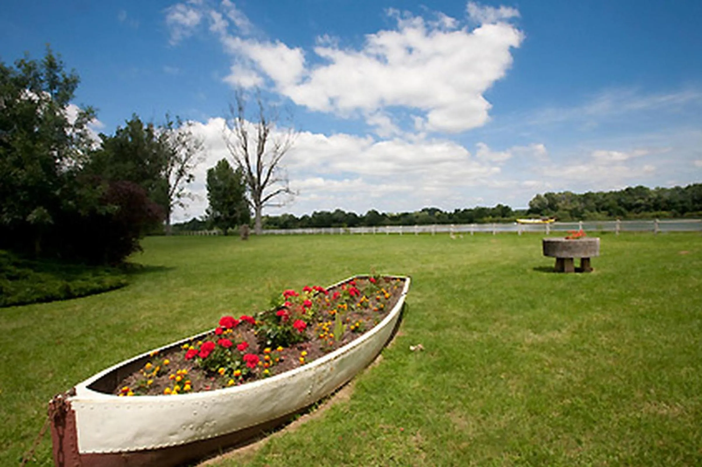 Garden in Logis Hôtel Restaurant La Vieille Ferme, Mâcon Nord