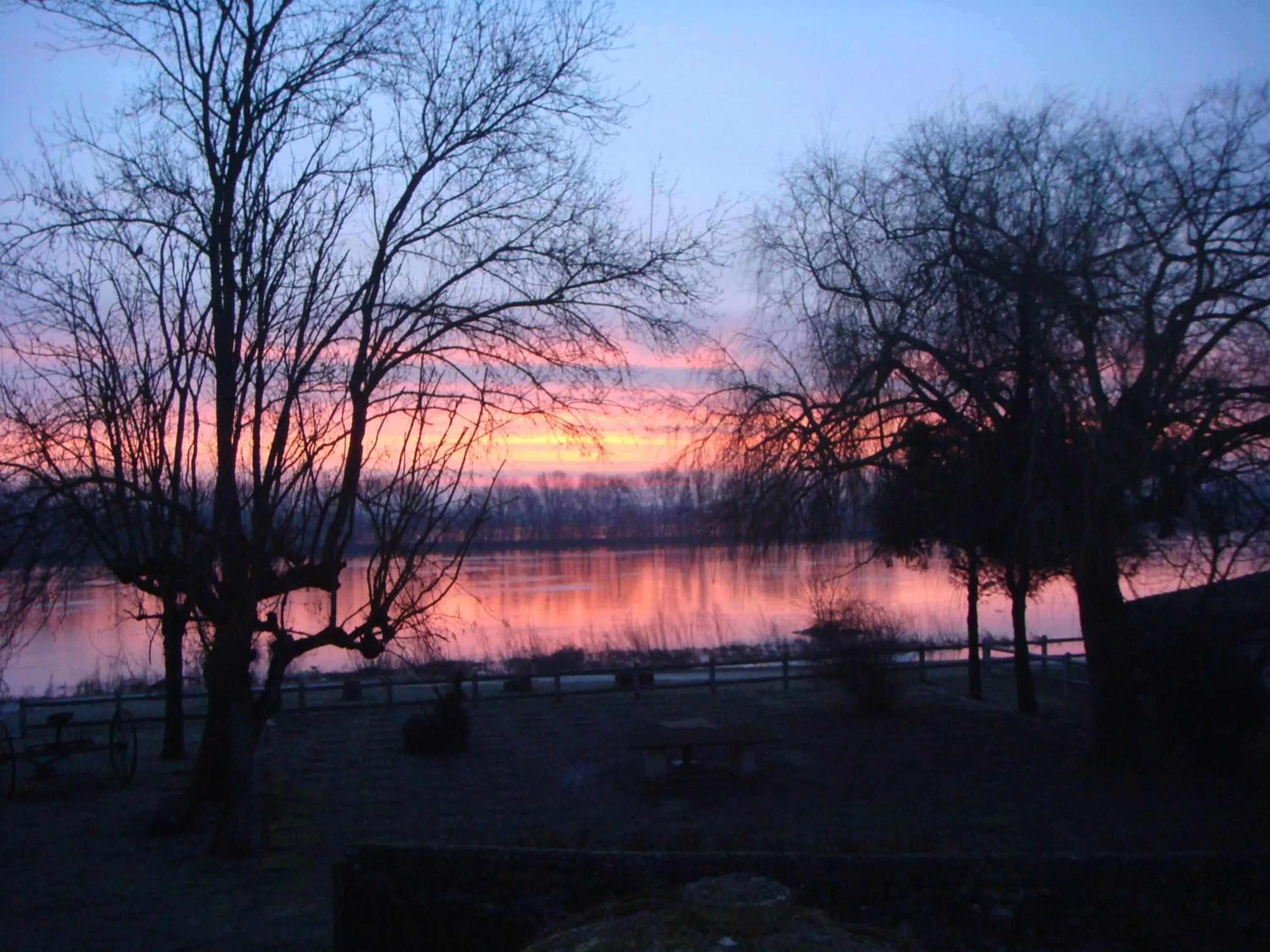 River view in Logis Hôtel Restaurant La Vieille Ferme, Mâcon Nord