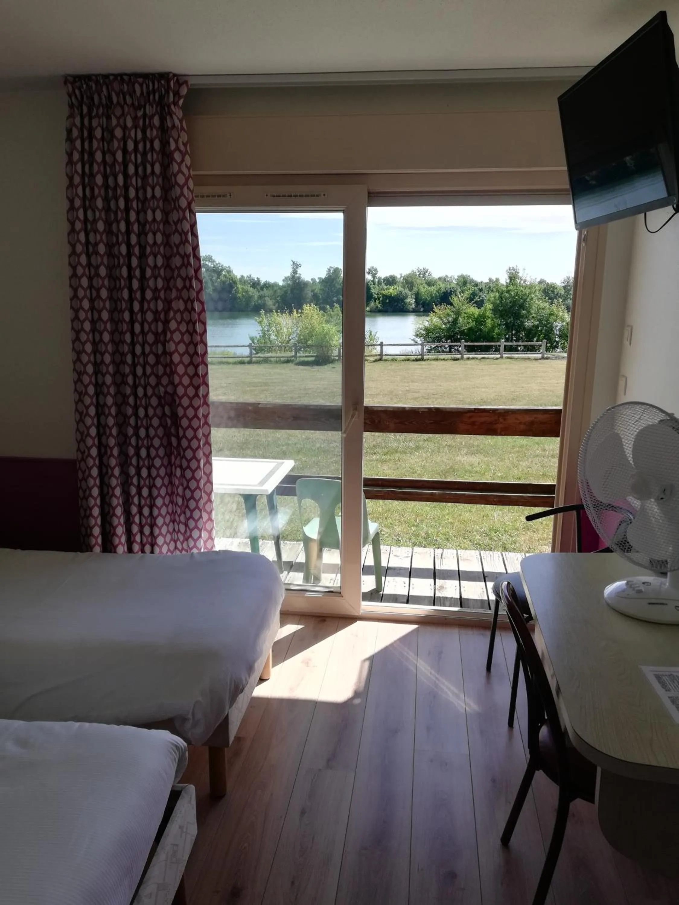 Bed in Logis Hôtel Restaurant La Vieille Ferme, Mâcon Nord