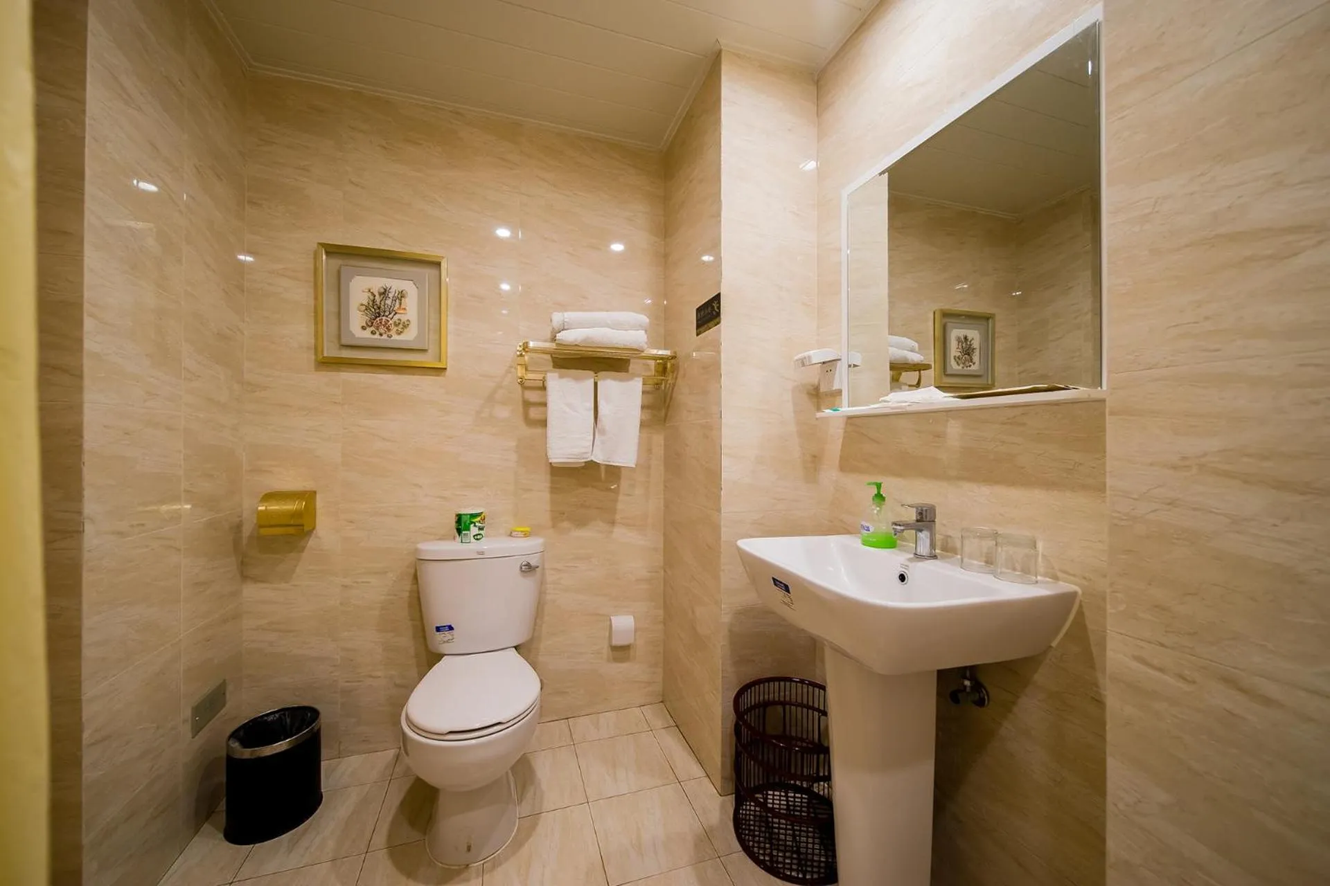 Toilet in Guangzhou Laiste ApartHotel Science City Greenland Central Plaza Branch - Free Shuttle Bus to Canton Fair Complex During Canton Fair Period