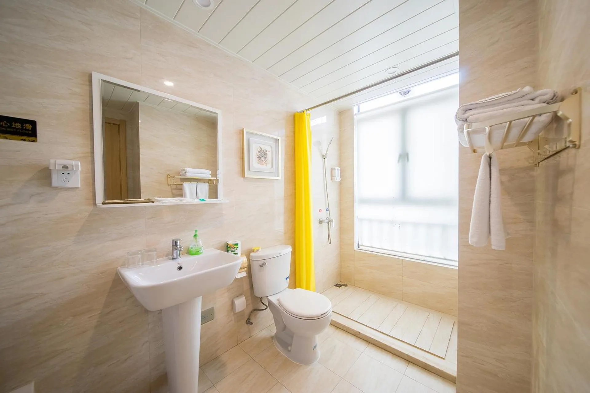 Shower in Guangzhou Laiste ApartHotel Science City Greenland Central Plaza Branch - Free Shuttle Bus to Canton Fair Complex During Canton Fair Period