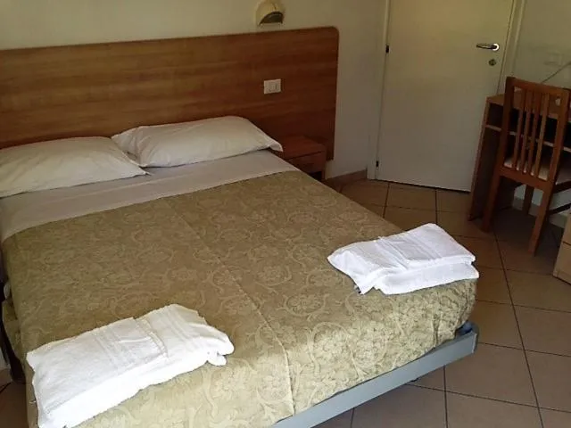 Photo of the whole room in Hotel Madrid