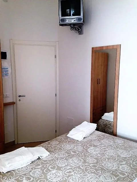 Photo of the whole room in Hotel Madrid