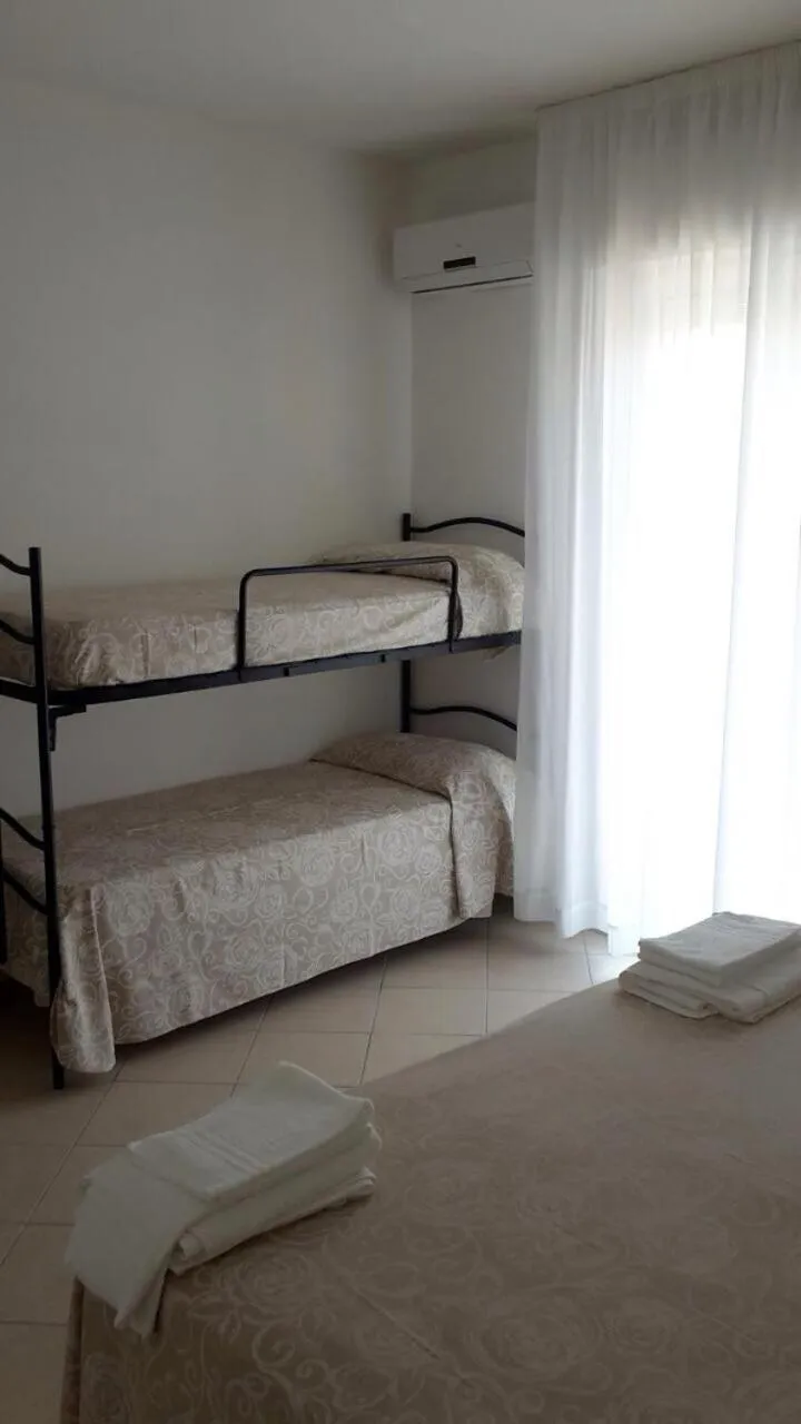 bunk bed in Hotel Madrid