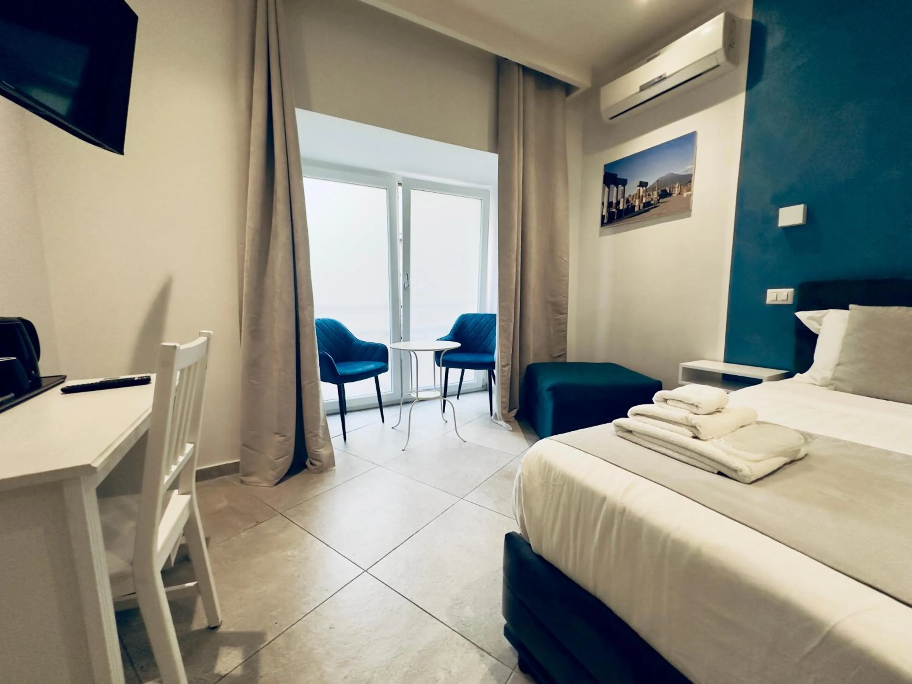 Photo of the whole room, Bed in B&B I Borbone