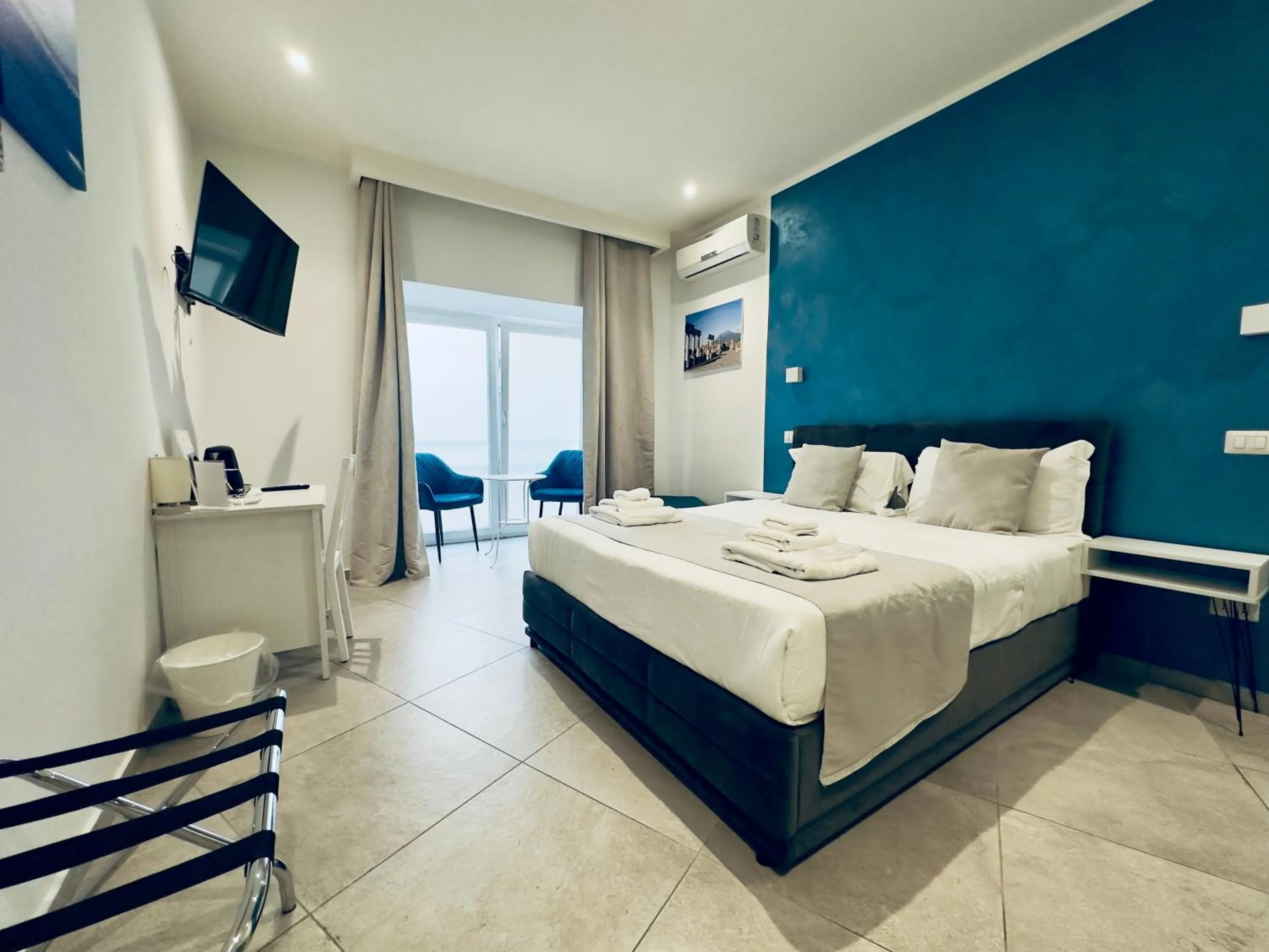 Photo of the whole room, Bed in B&B I Borbone