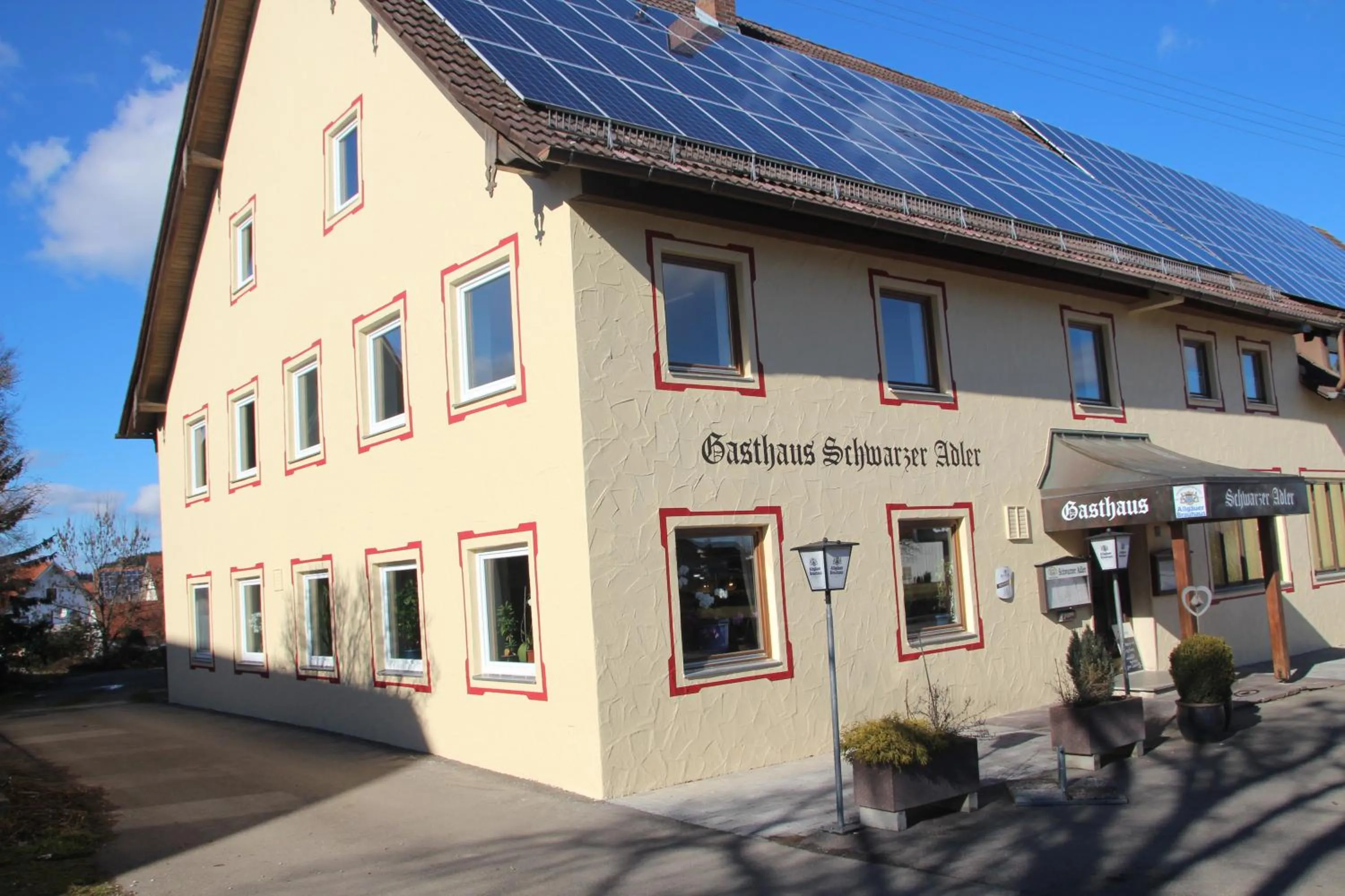 Facade/entrance in Schwarzer Adler