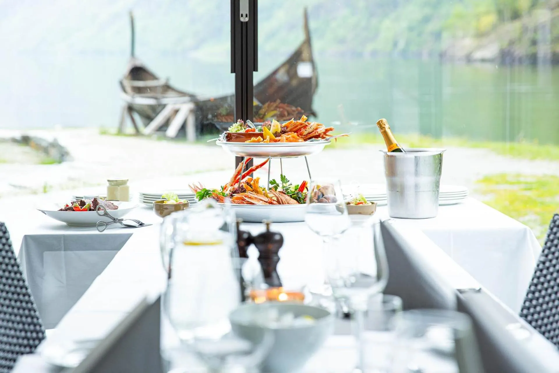 Lunch in Gudvangen Fjordtell