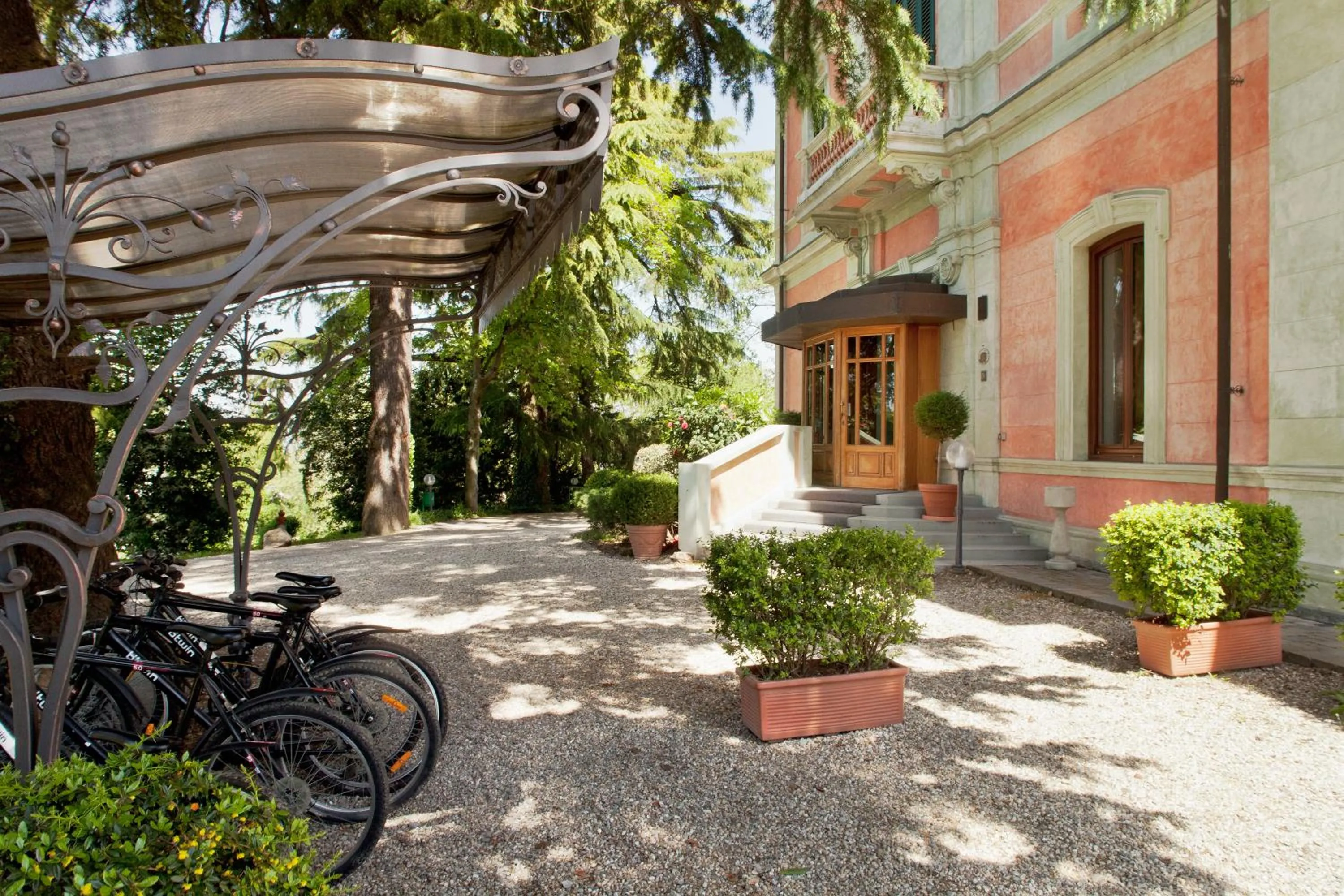 Facade/entrance in Relais Villa Pomela