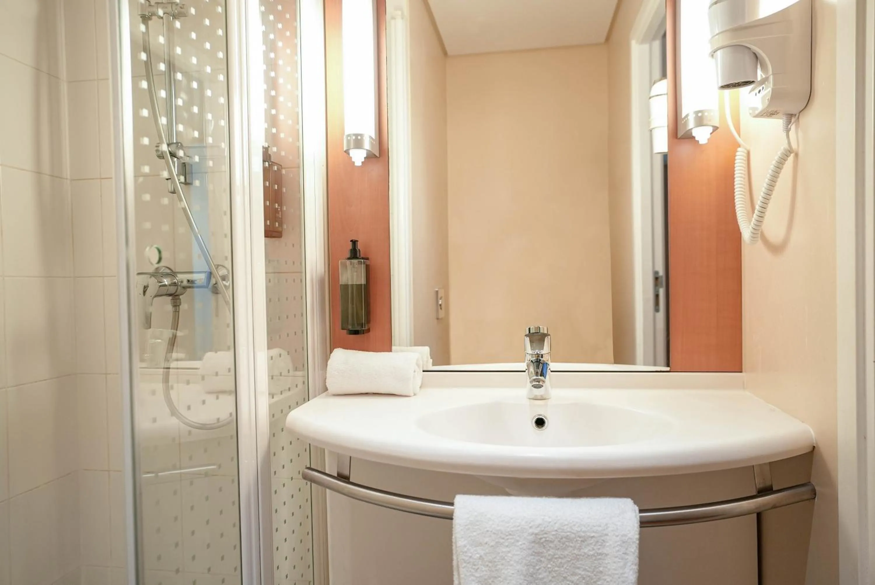 Bathroom in ibis Porto Centro São Bento