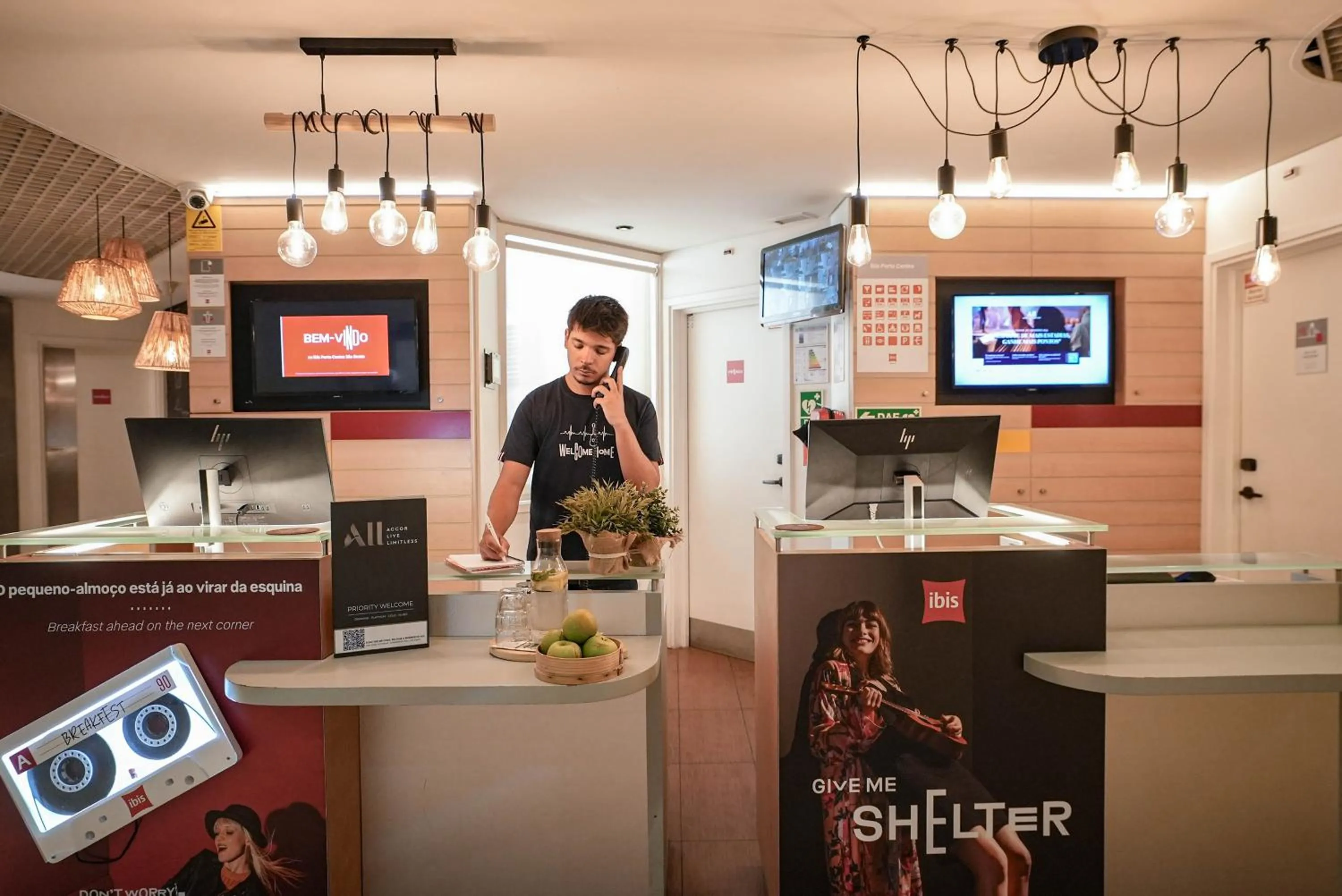 Lobby or reception in ibis Porto Centro São Bento