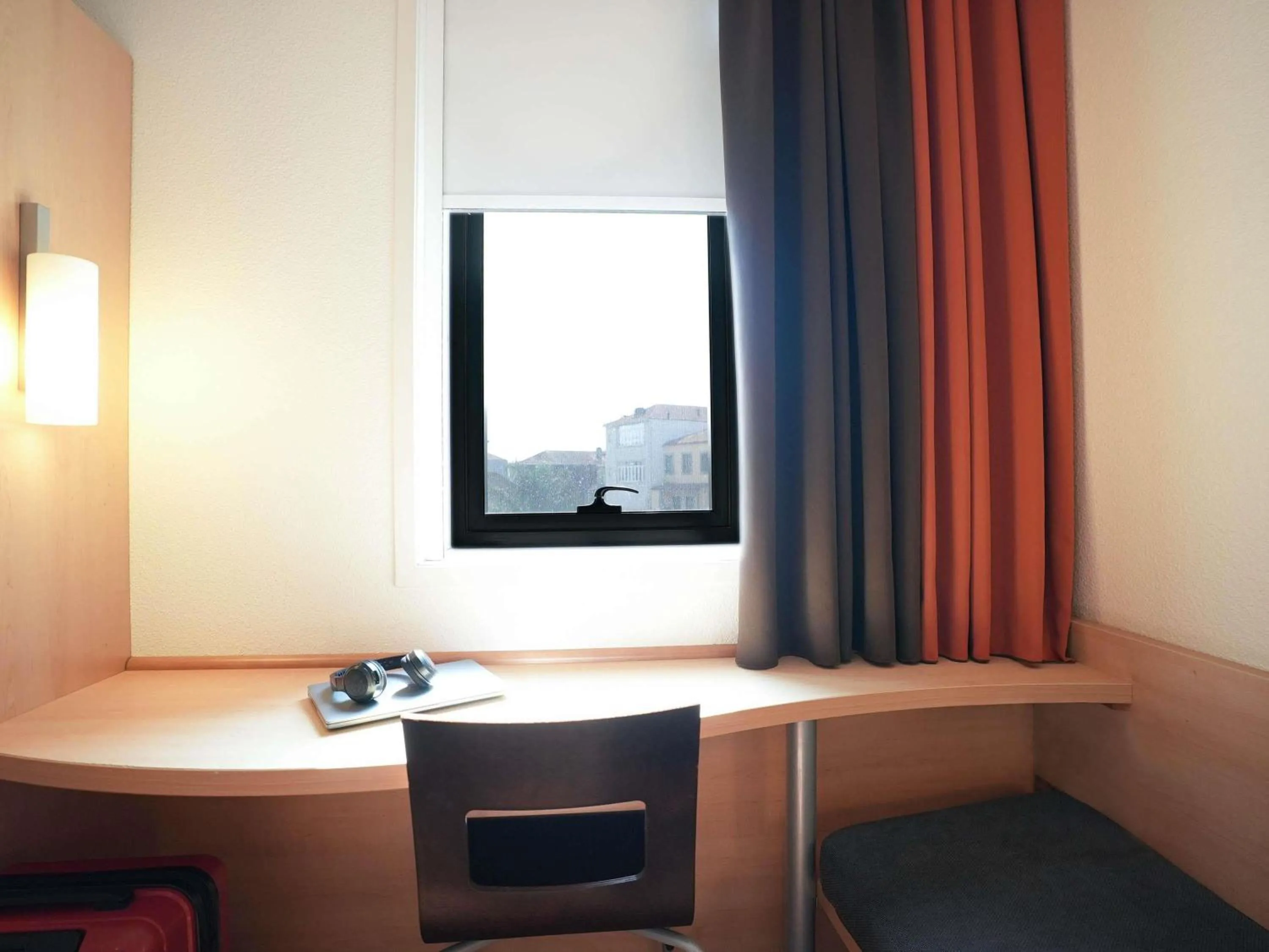 Bedroom in ibis Porto Centro São Bento