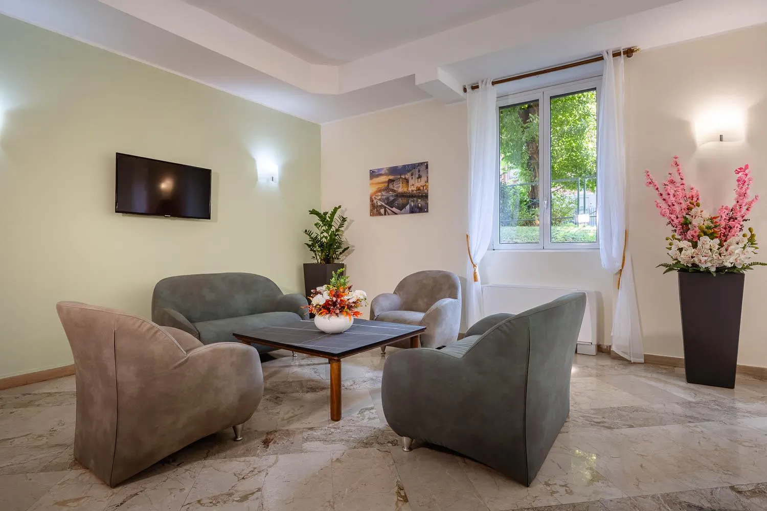 Lobby or reception in iH Hotels Milano ApartHotel Argonne Park