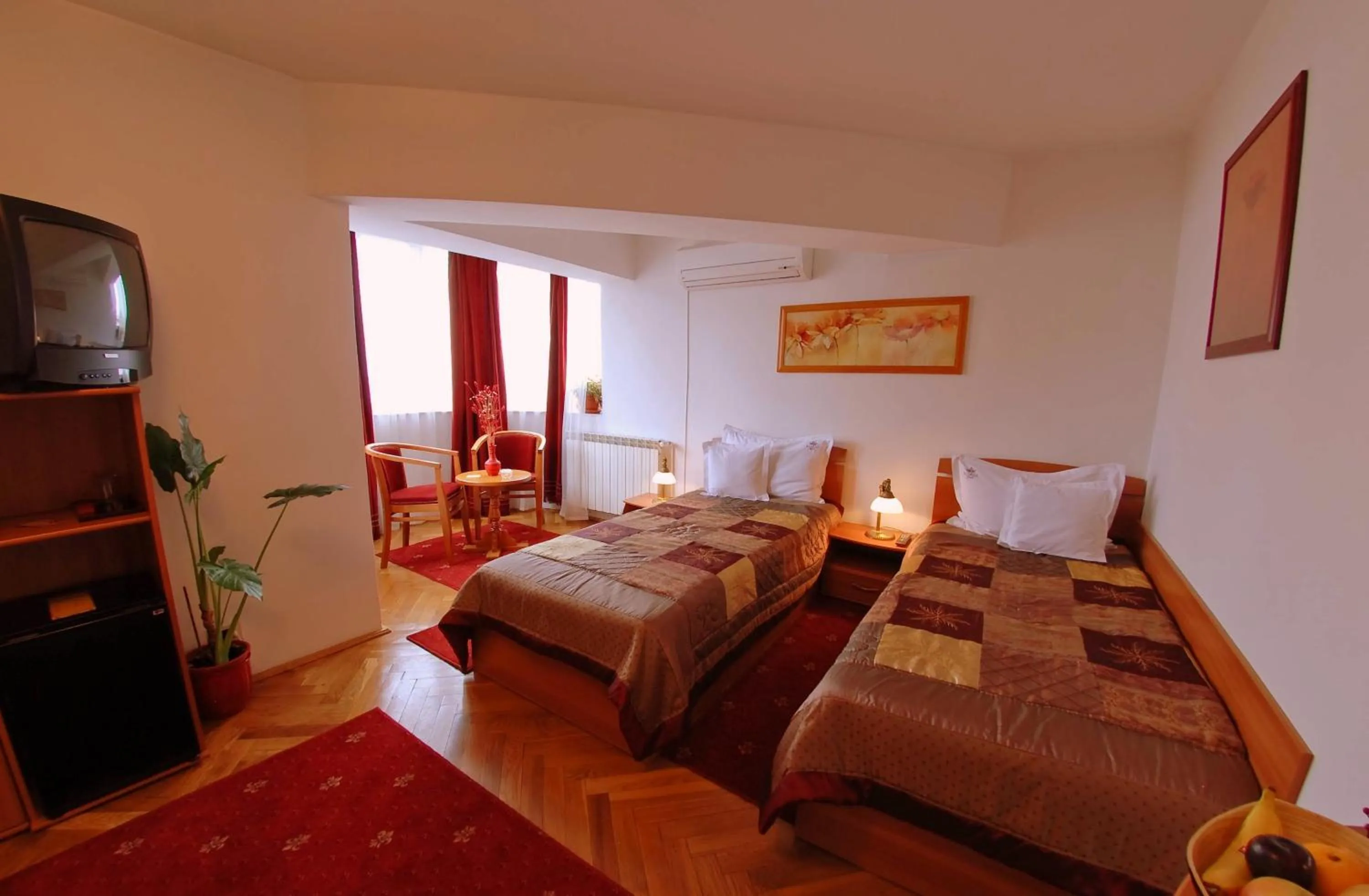 Photo of the whole room, Bed in Villa-Hotel Escala