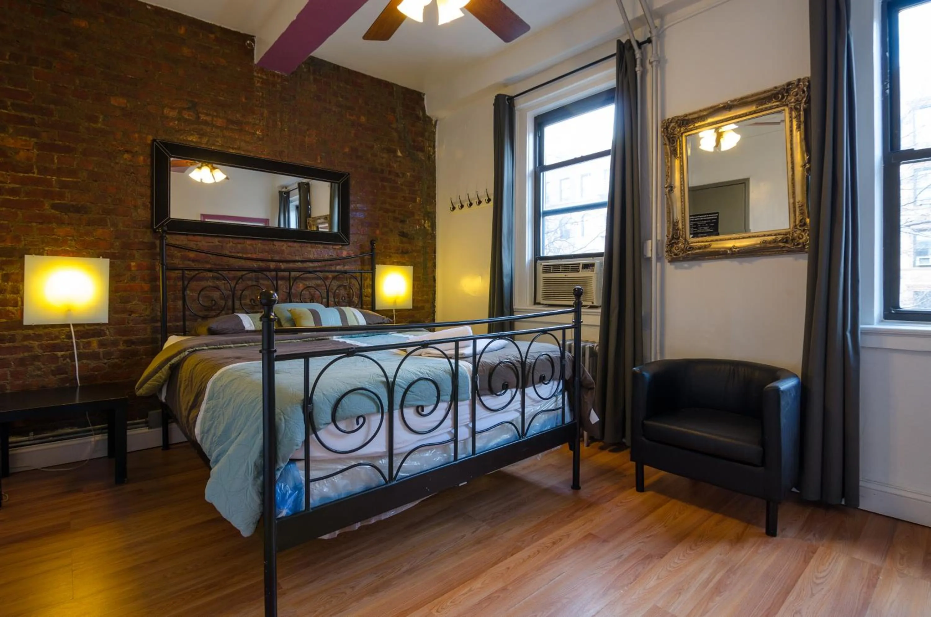 Bedroom in Jazz on the Park Youth Hostel