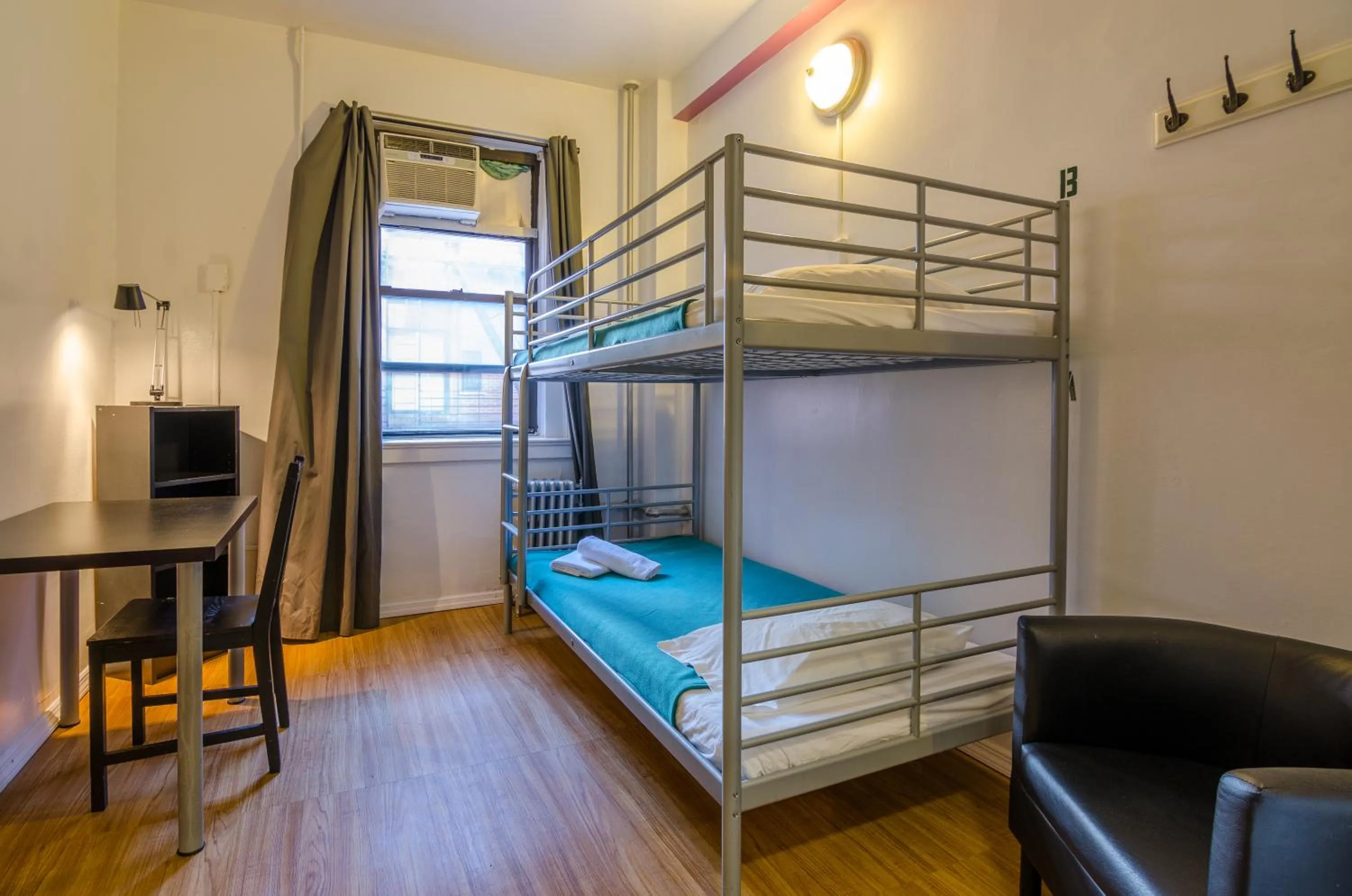 Bedroom, Bunk Bed in Jazz on the Park Youth Hostel