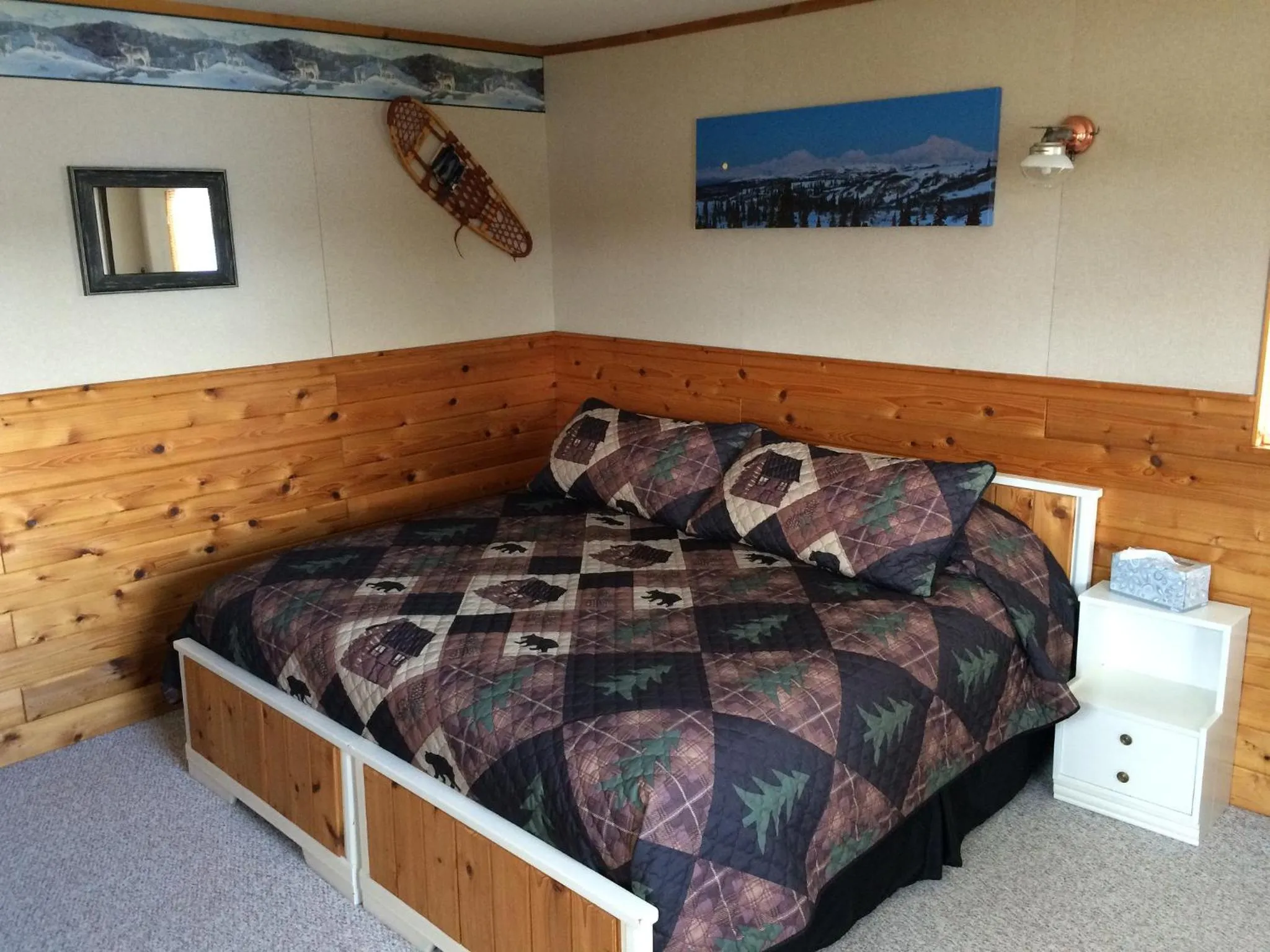 Photo of the whole room, Bed in Caribou Lodge Alaska