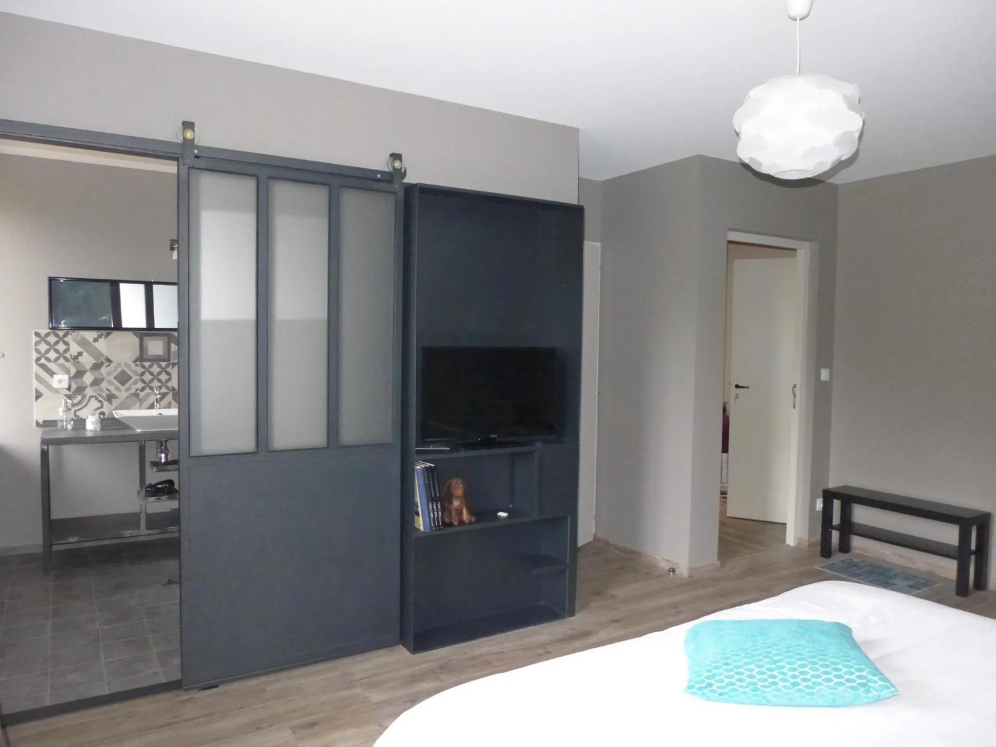 Bathroom, Bed in Le Moulin de Saint-Julien