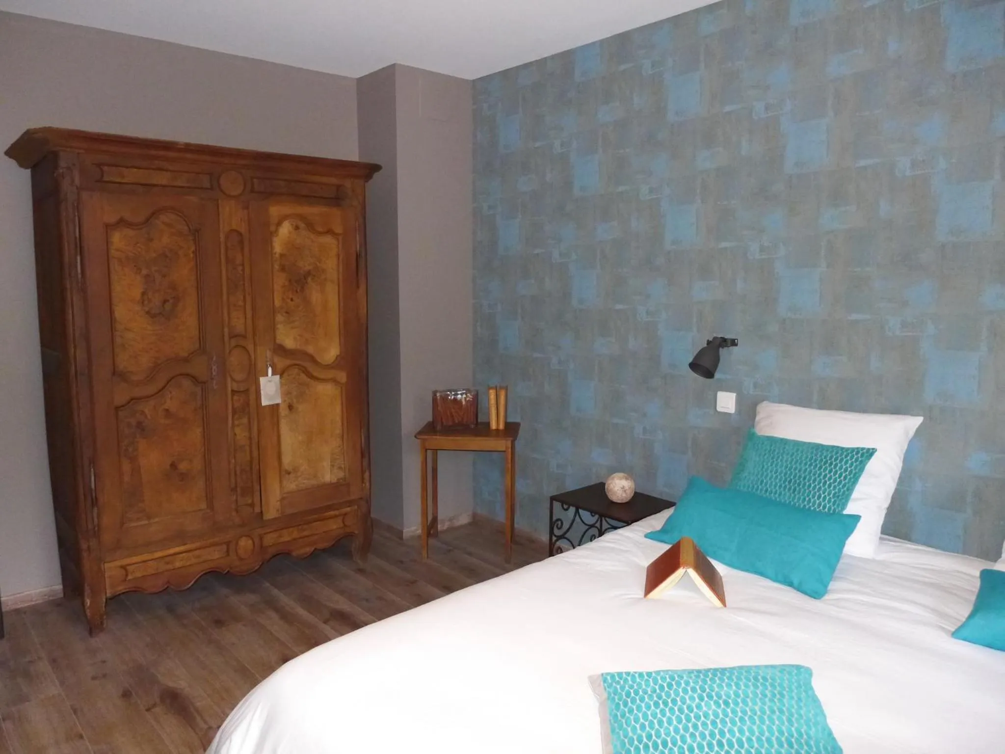 Photo of the whole room, Bed in Le Moulin de Saint-Julien
