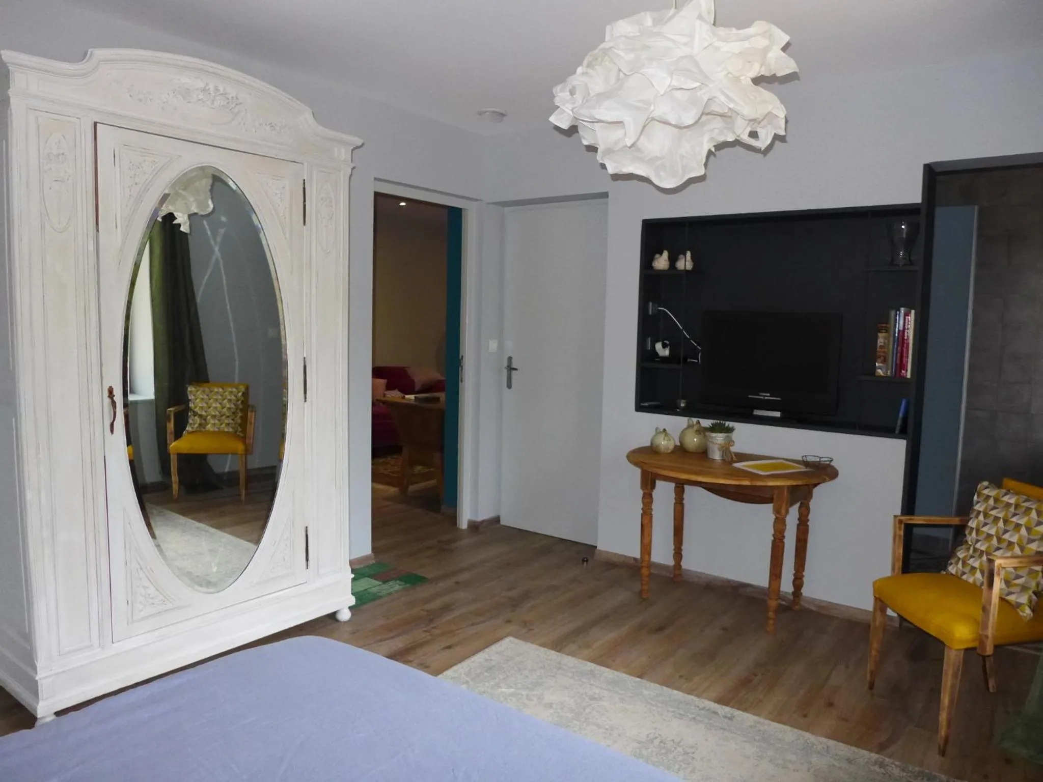 TV and multimedia, Bed in Le Moulin de Saint-Julien