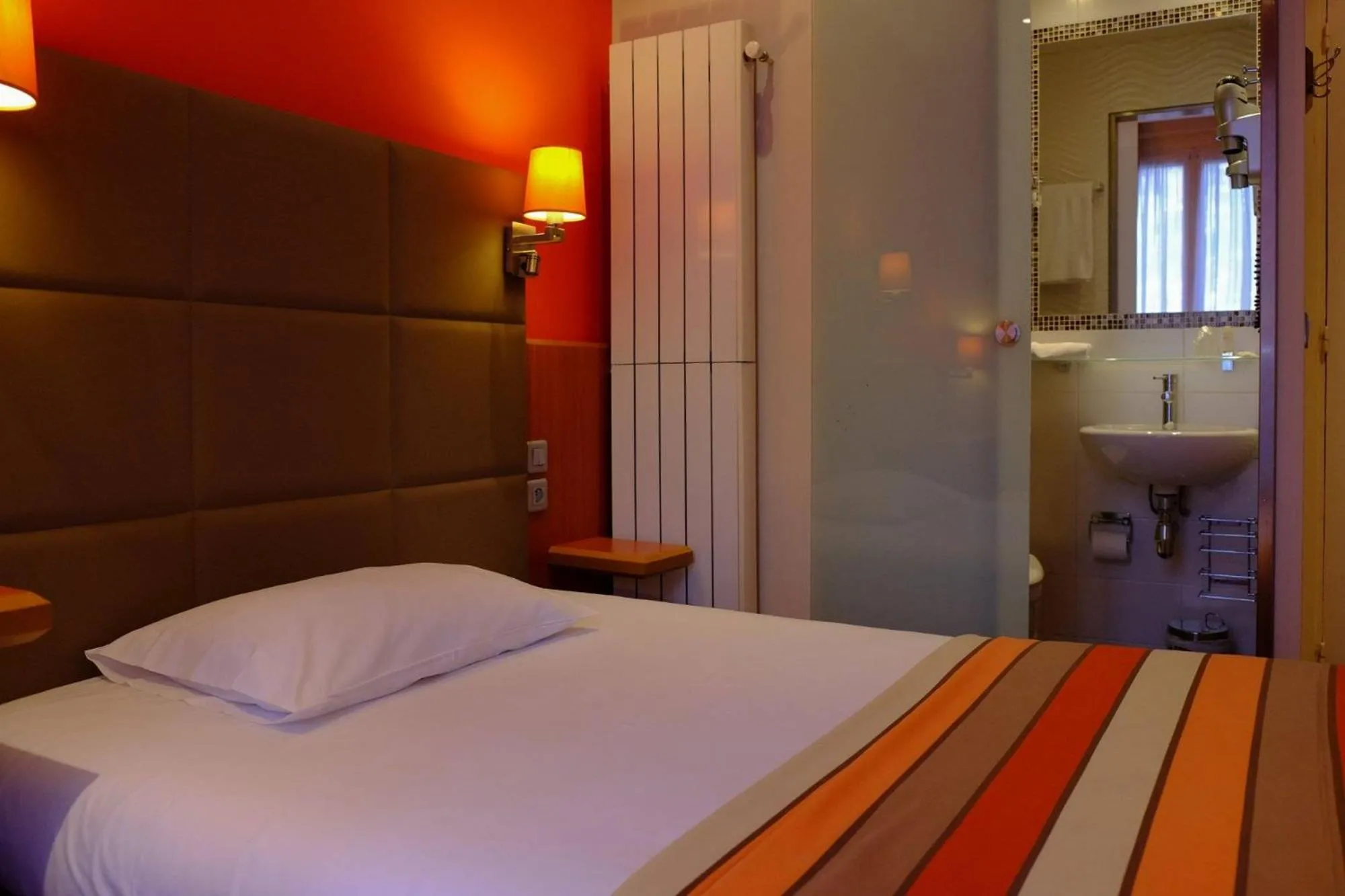 Bed in Terminus Orléans Paris