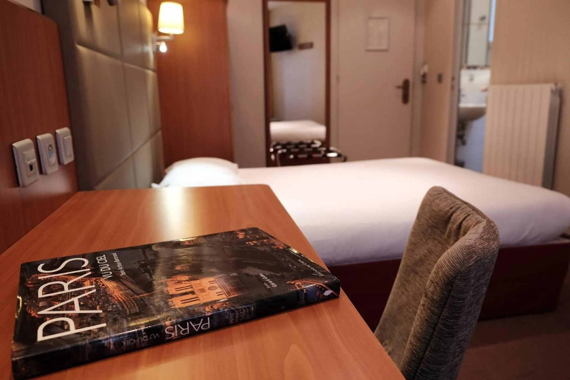 Bed in Terminus Orléans Paris