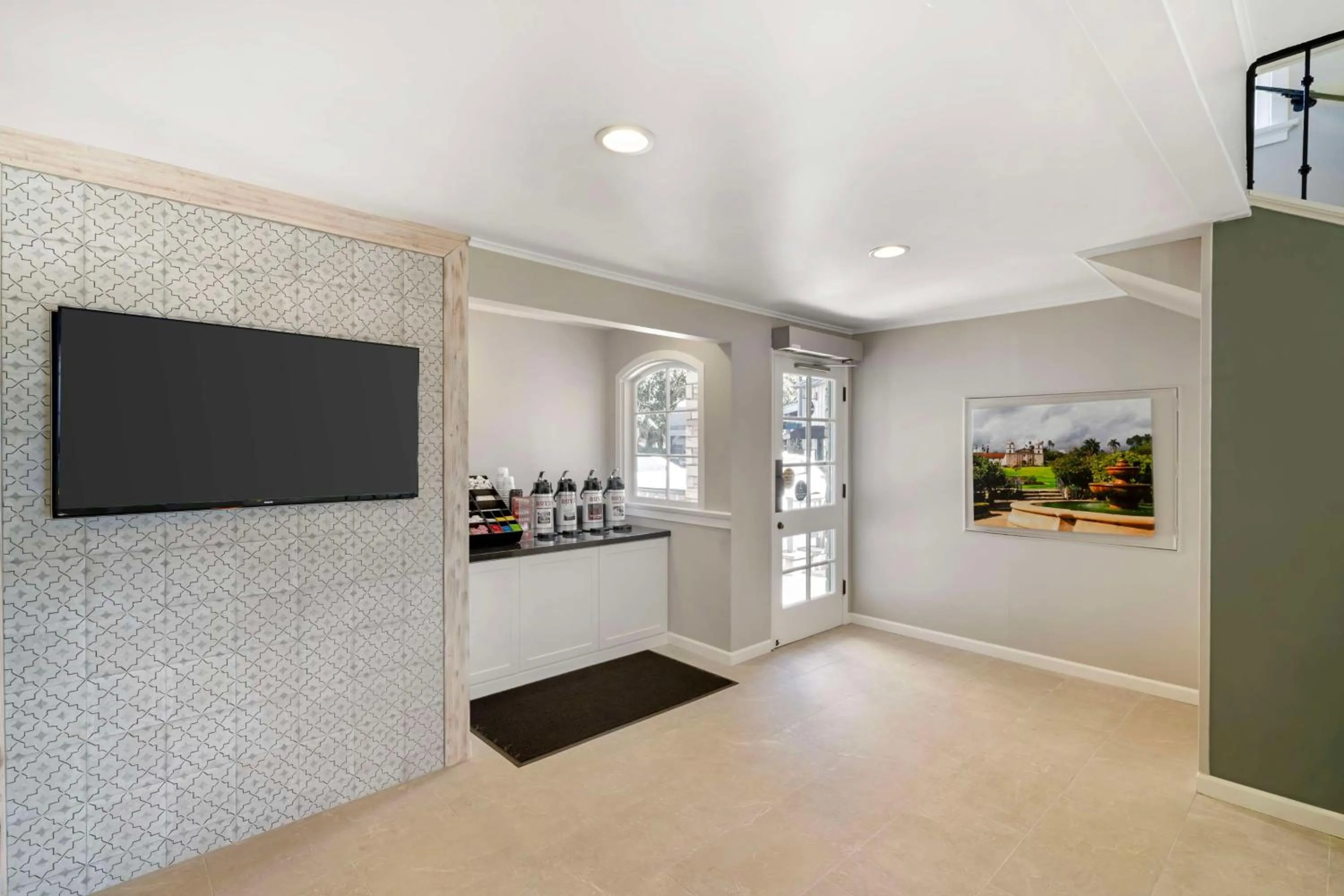 Lobby or reception in Best Western Plus Santa Barbara