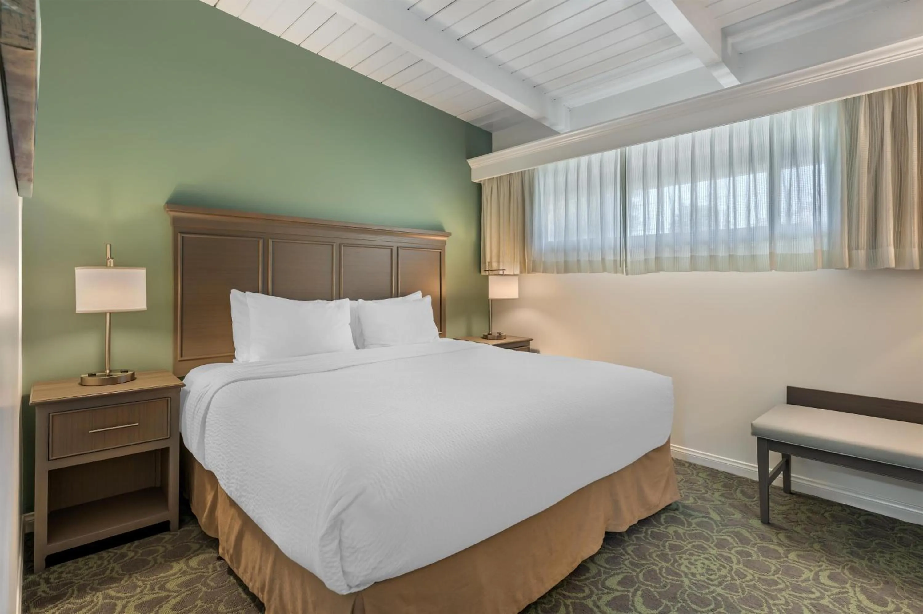 Bedroom, Bed in Best Western Plus Santa Barbara