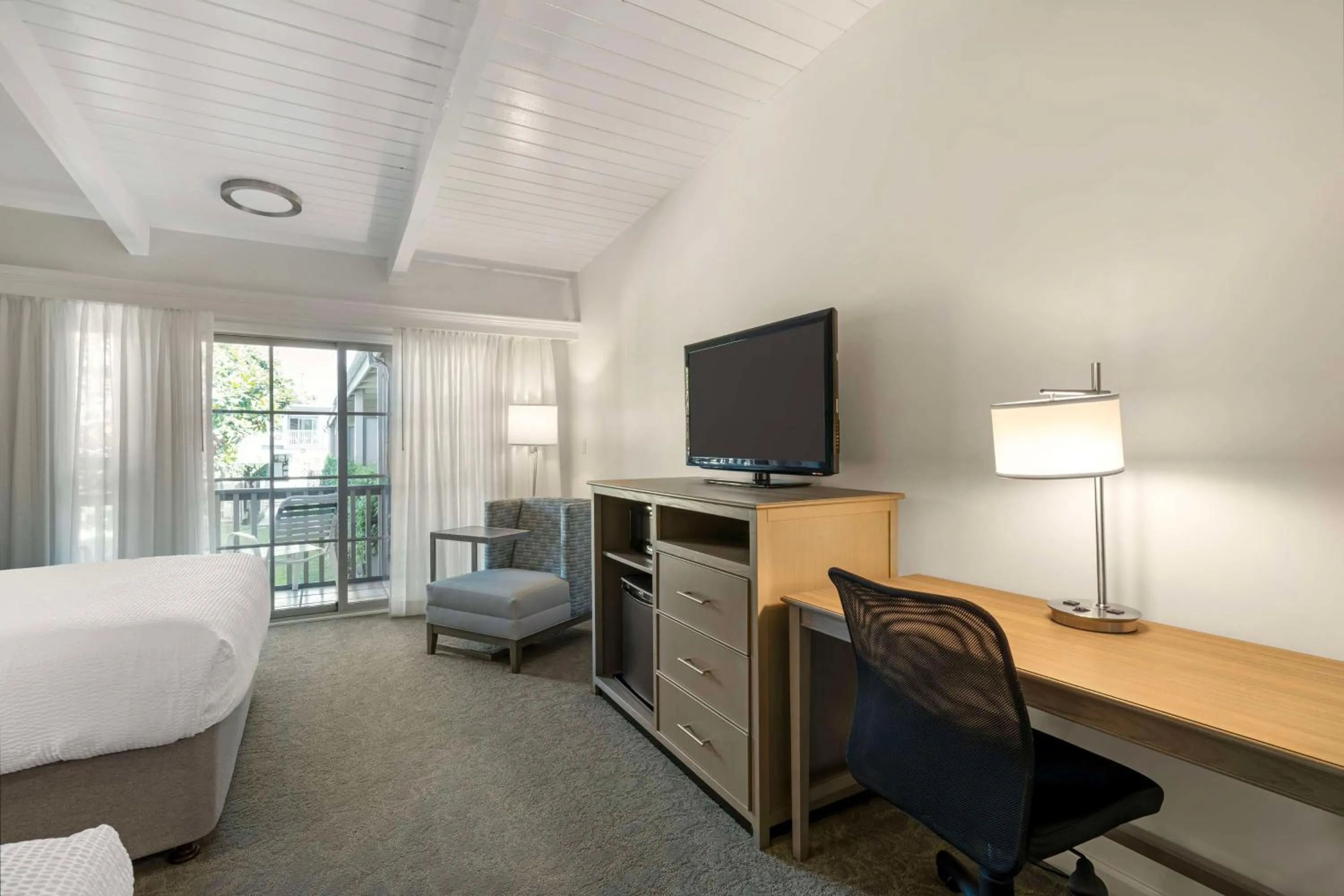 Bedroom, Bed in Best Western Plus Santa Barbara