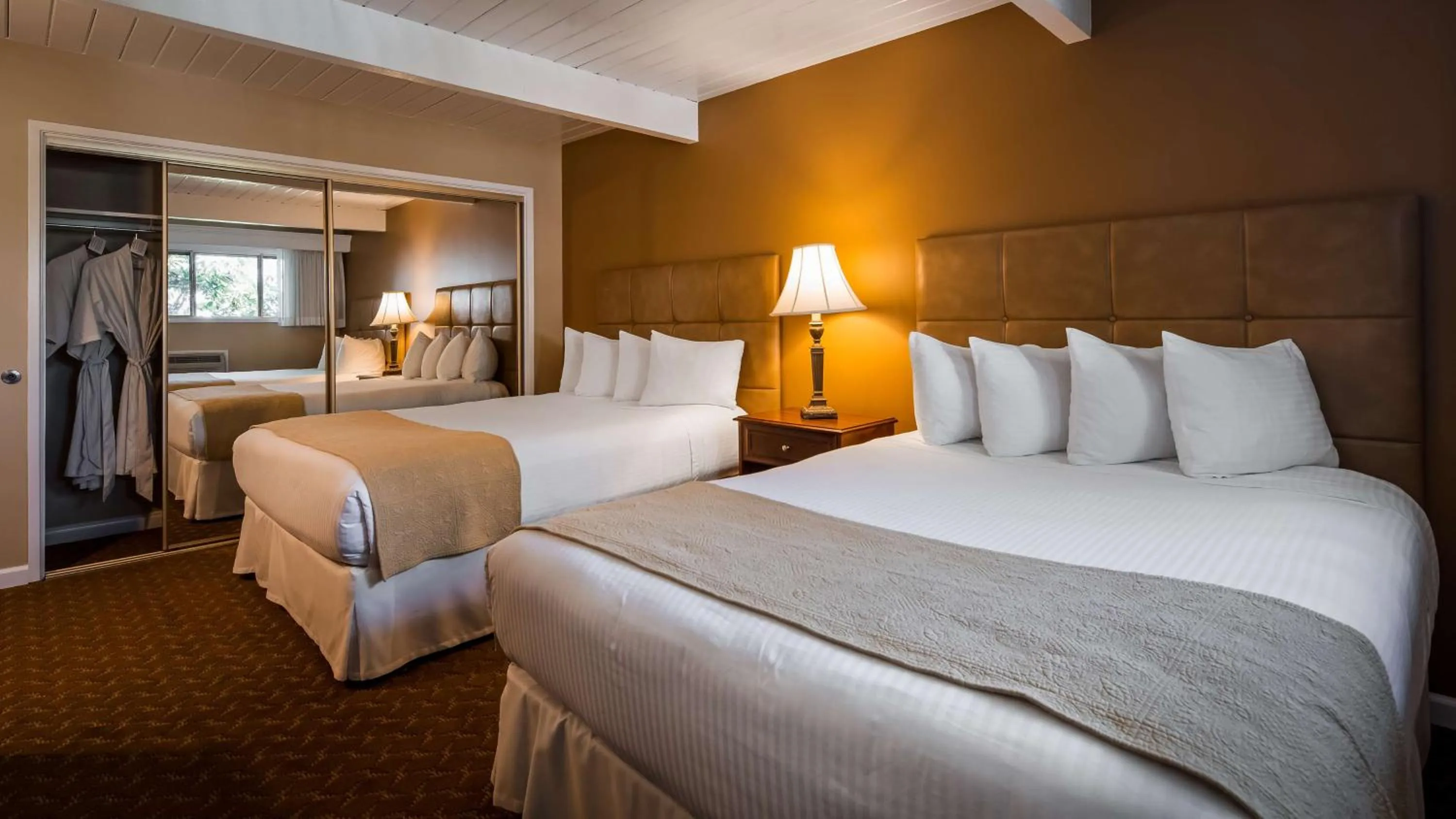 Bedroom, Bed in Best Western Plus Santa Barbara