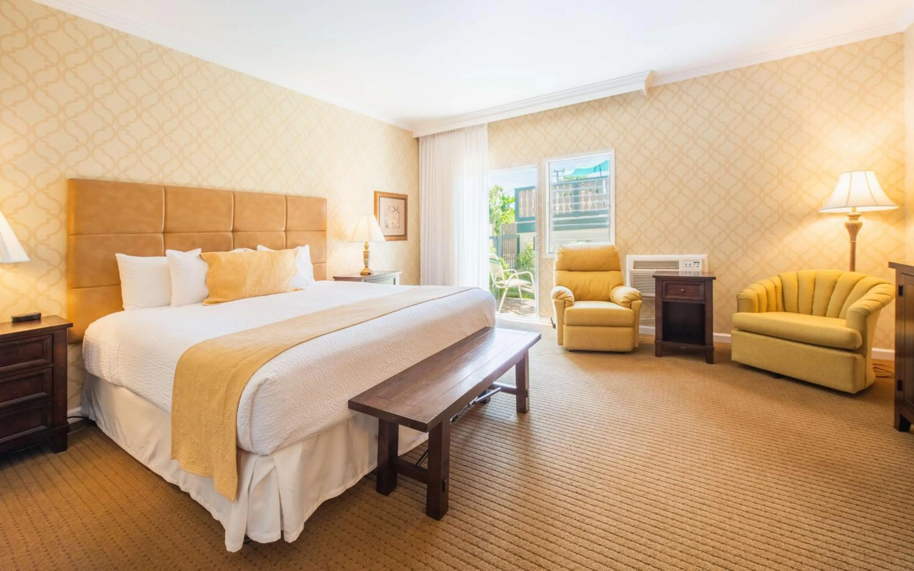 Bedroom, Bed in Best Western Plus Santa Barbara