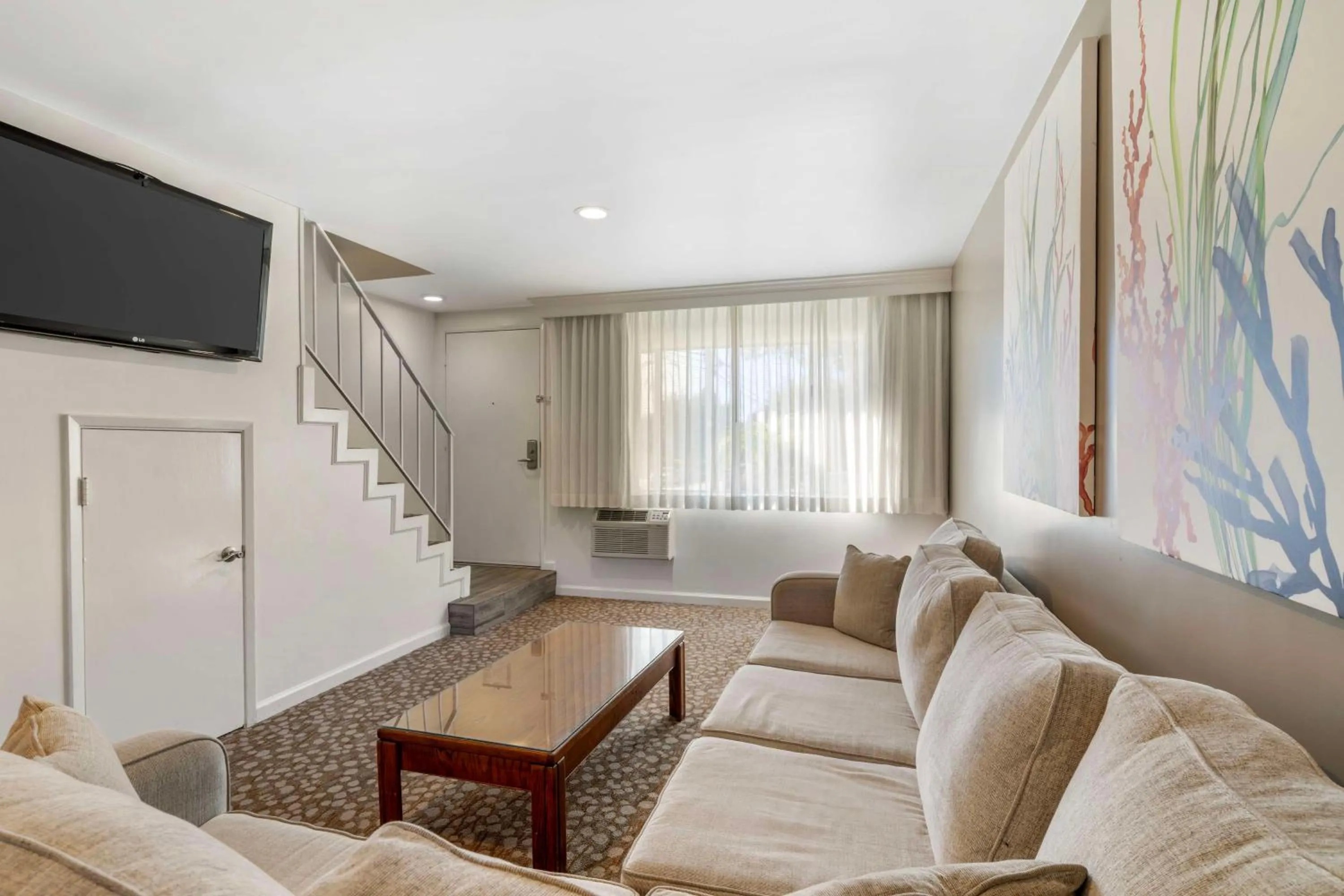 Bedroom in Best Western Plus Santa Barbara