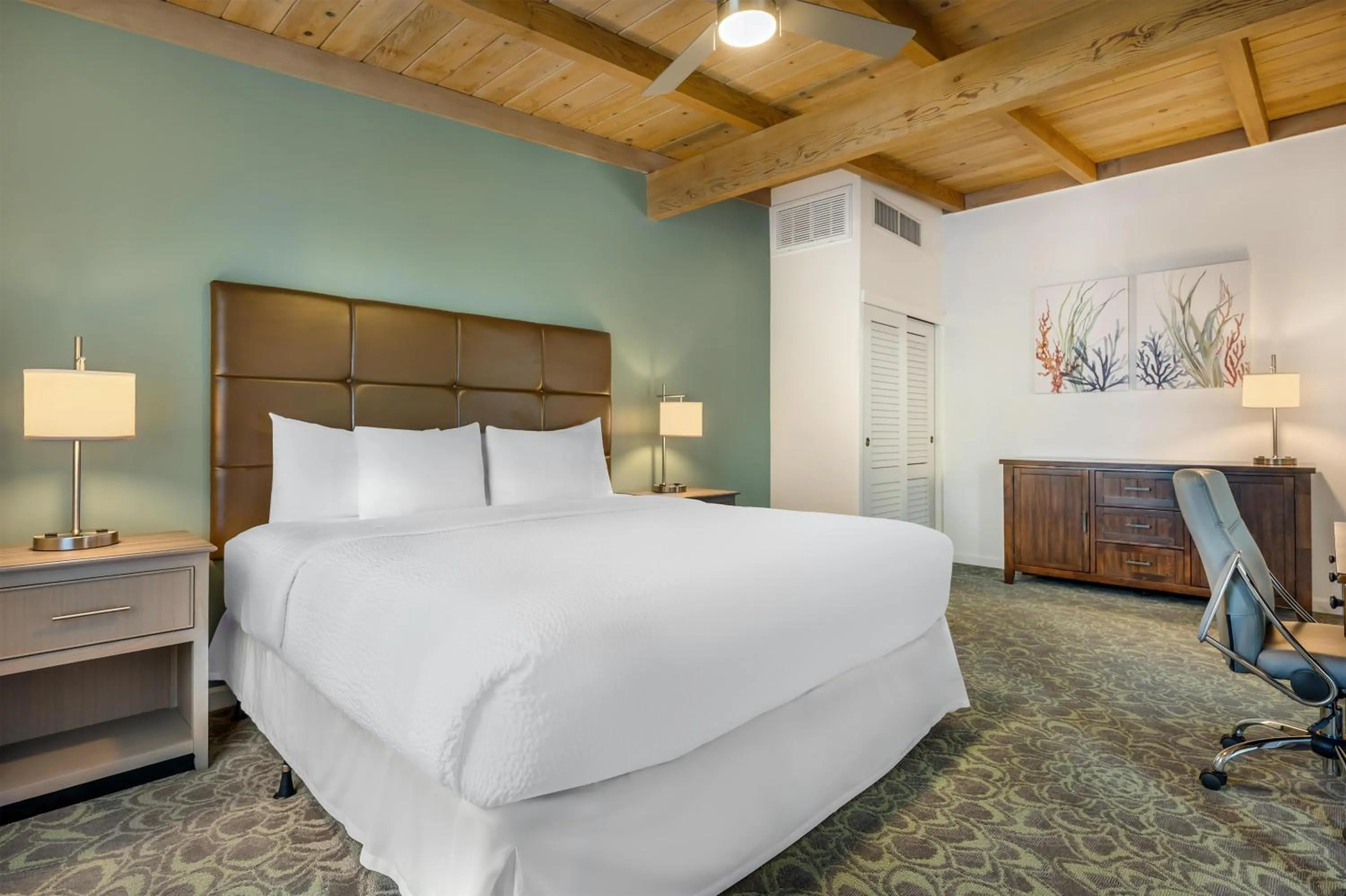 Bedroom, Bed in Best Western Plus Santa Barbara