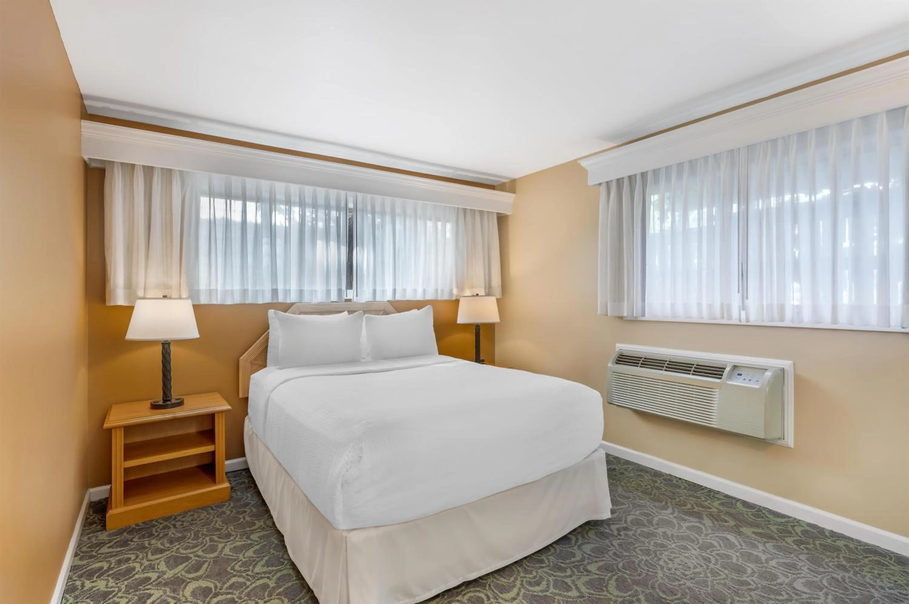 Bedroom, Bed in Best Western Plus Santa Barbara