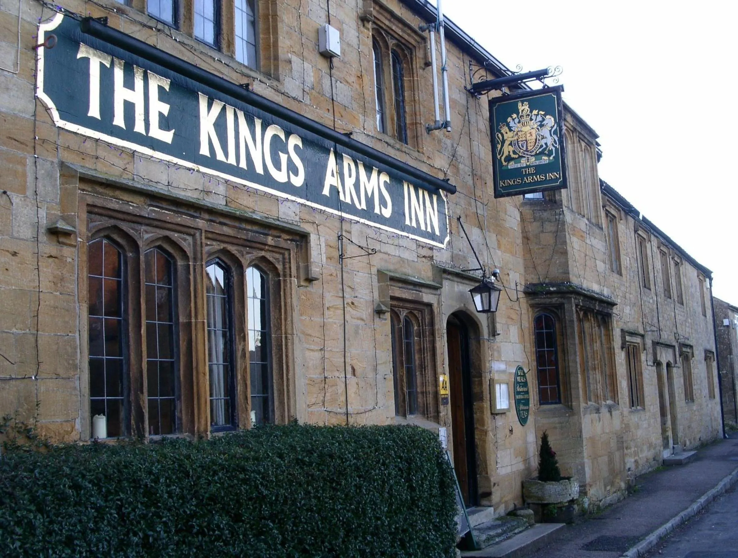 Facade/entrance in The Kings Arms Inn
