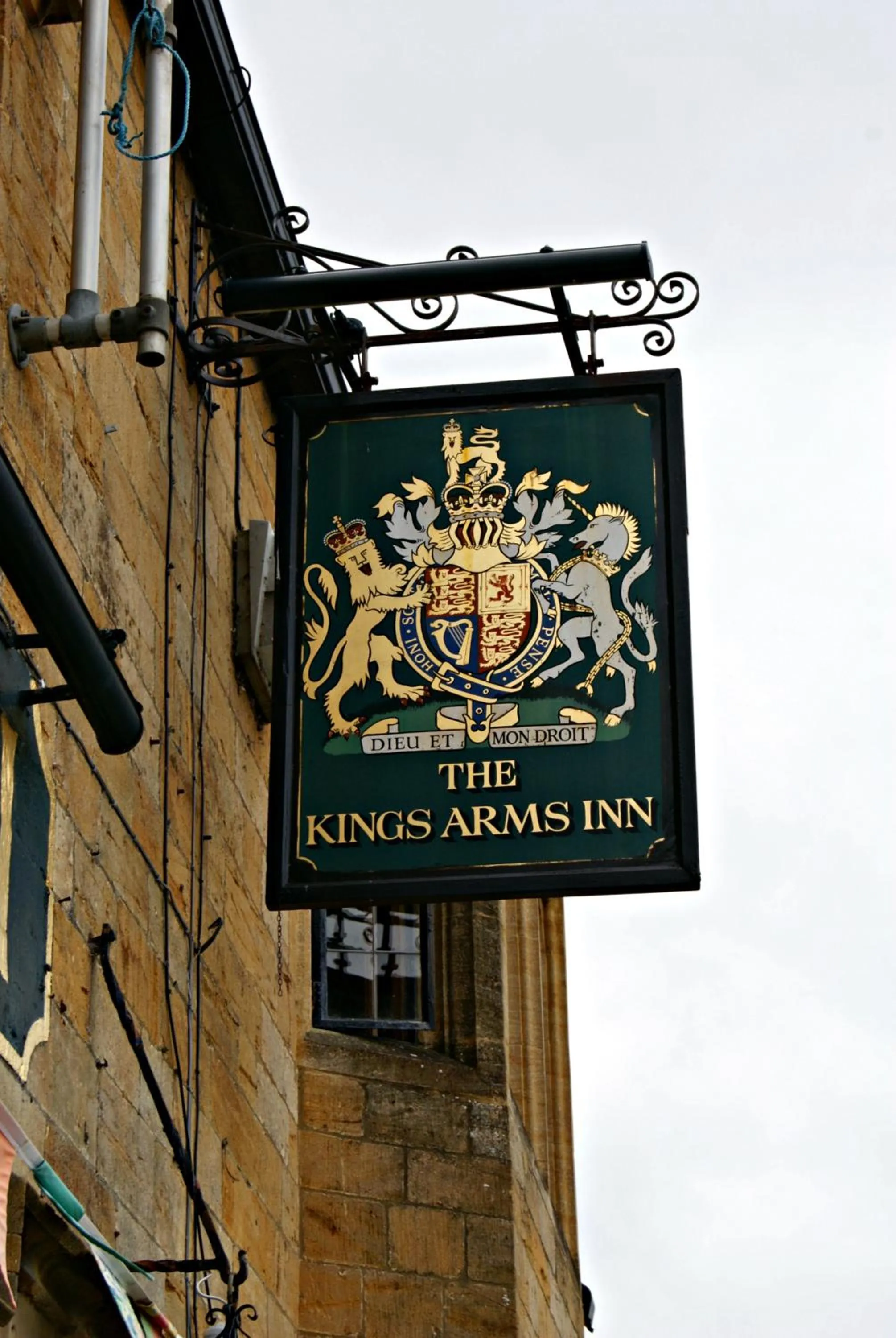 Logo/Certificate/Sign in The Kings Arms Inn